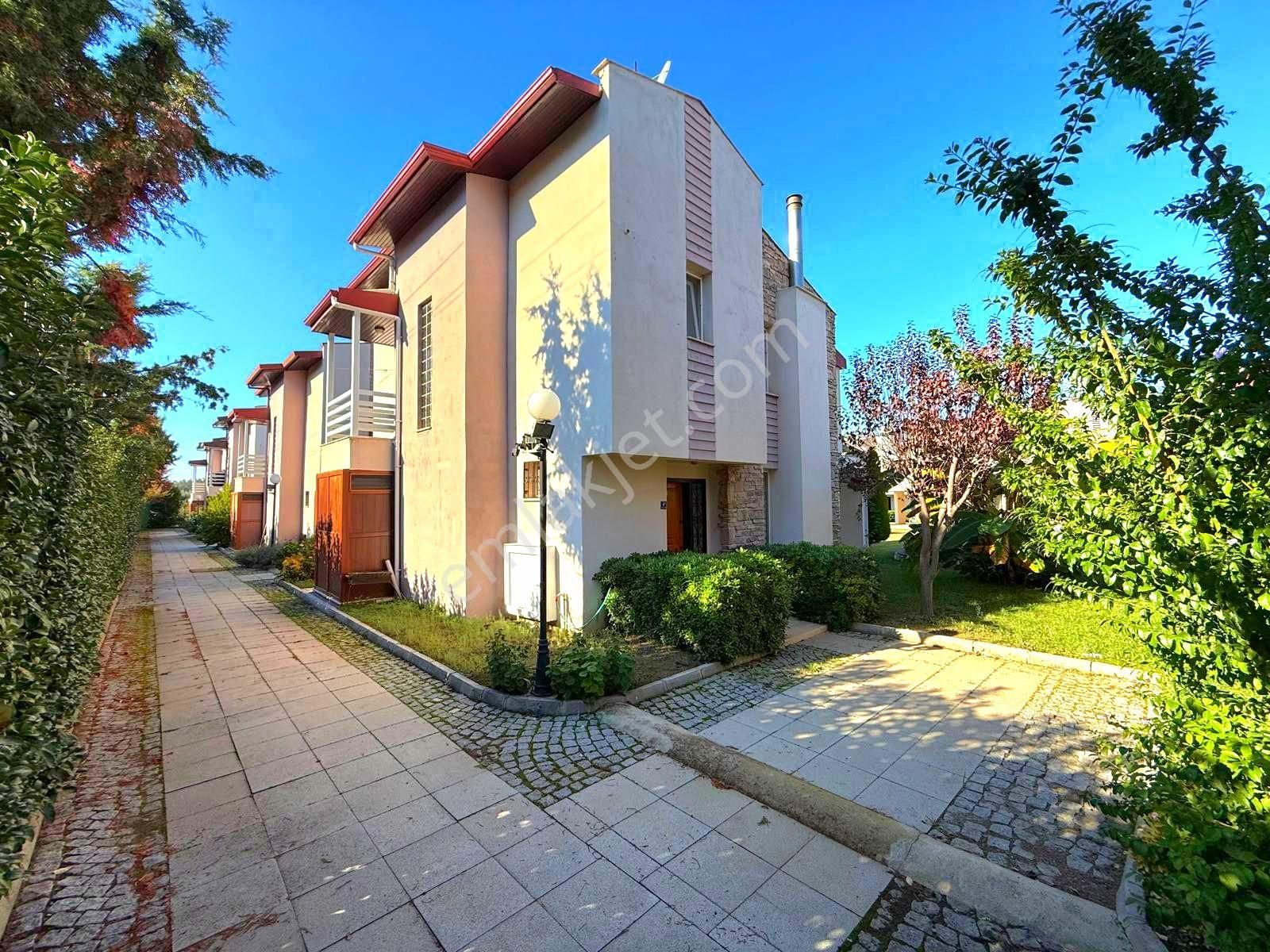 Kuşadası Sahil Sitelerinde Plaja Yakın Havuzlu Sitede Tek Müstakil Villa - Görsel 12