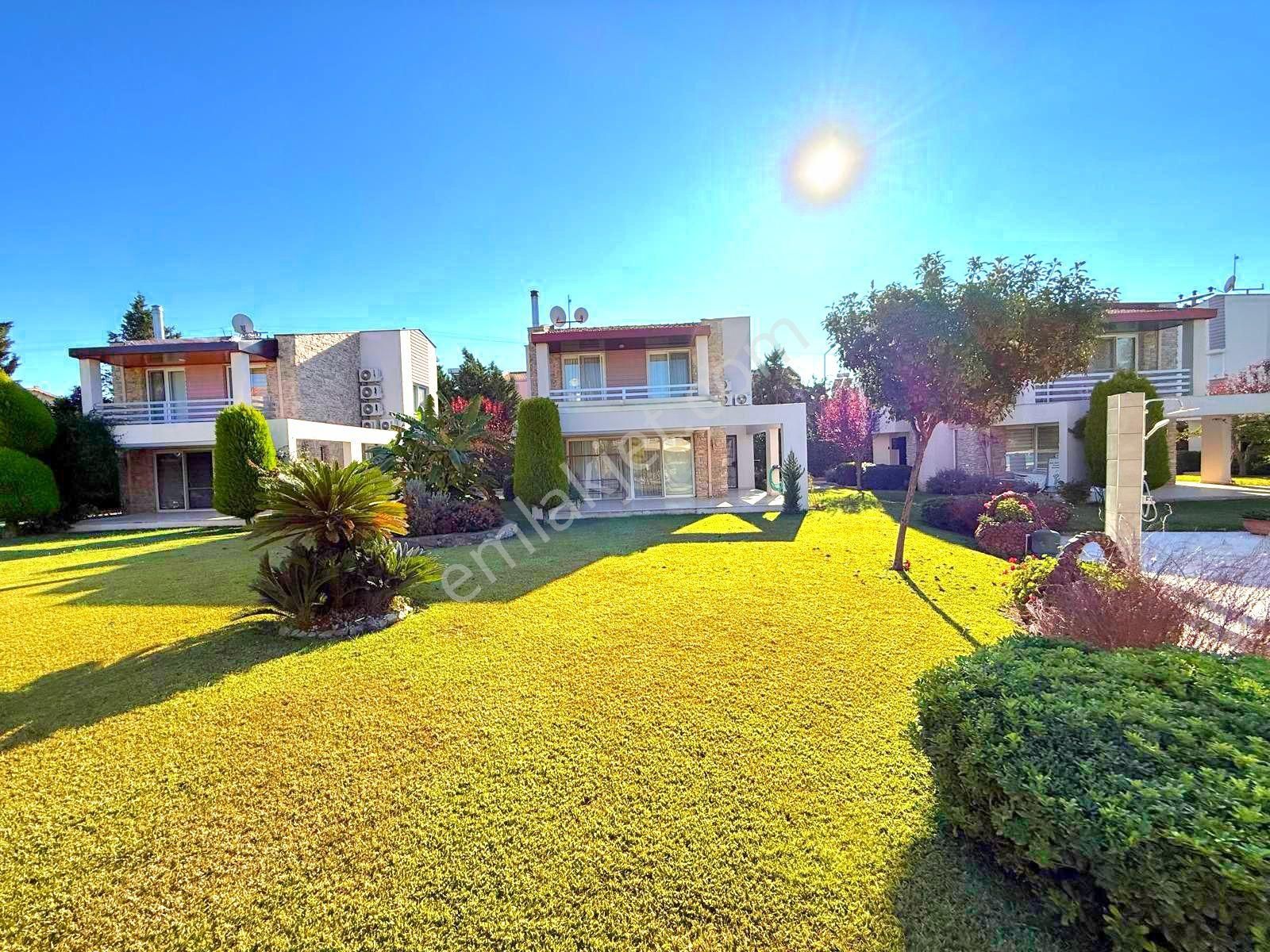 Kuşadası Sahil Sitelerinde Plaja Yakın Havuzlu Sitede Tek Müstakil Villa - Görsel 6