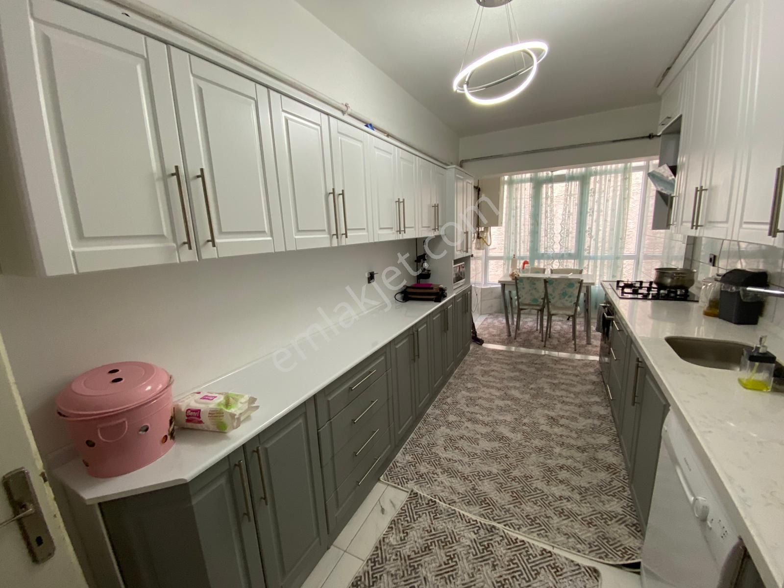 Köşk Mahallesi'nde Katta Hastane Yanı 3+1 Daire!