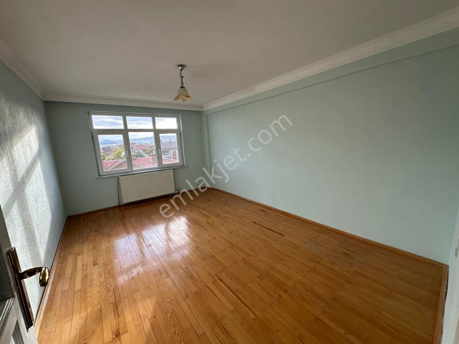 Lalebahçe'de 5+1 Park Manzaralı Bakımlı Kiralık Daire - Görsel 2