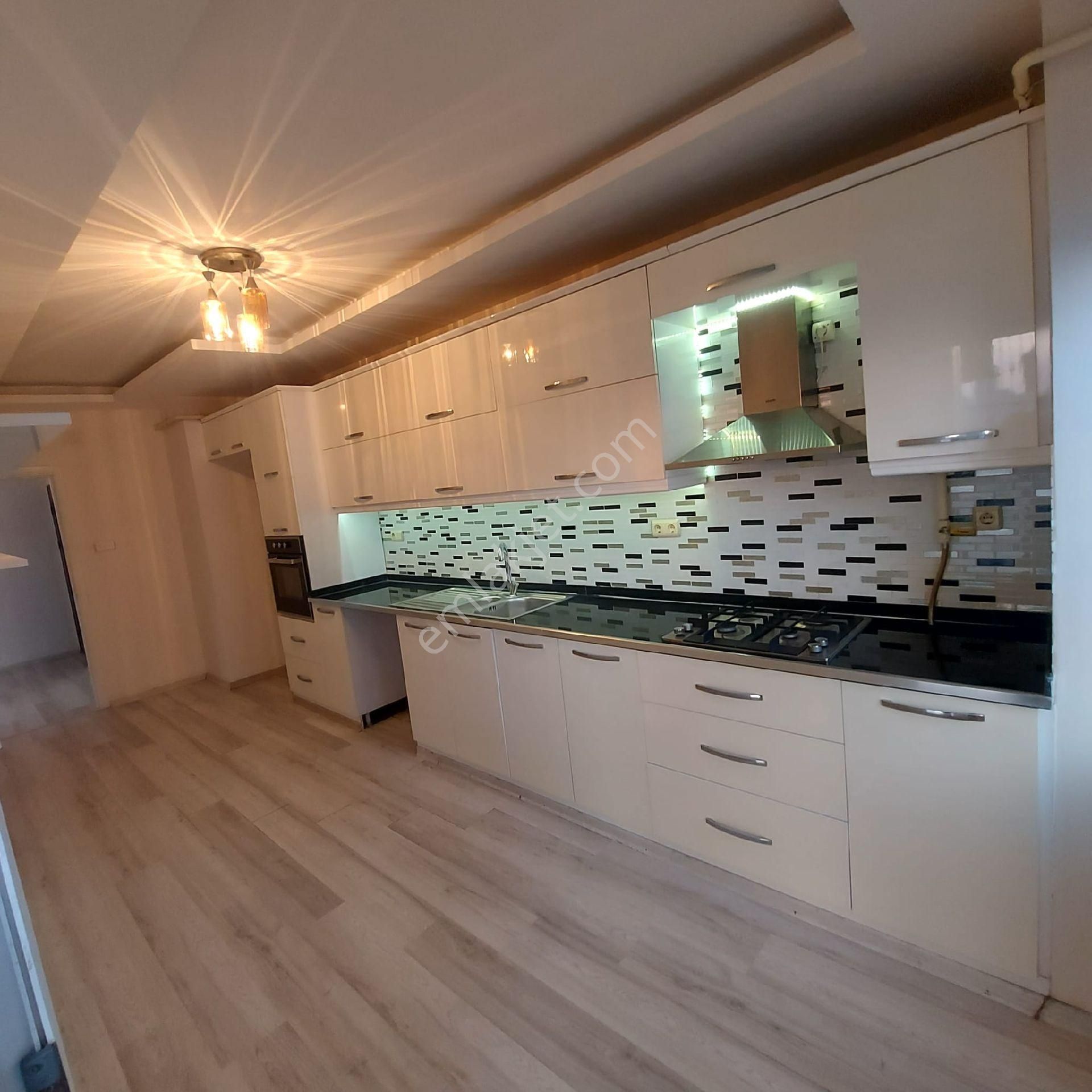 Stilparktan Pınar Mahallesinde 4+1 Kapalı Mutfak!!