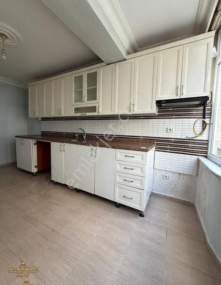 Satılık Daire 2+1 110m2 Meydana Yürüme Mesafesinde - Görsel 2