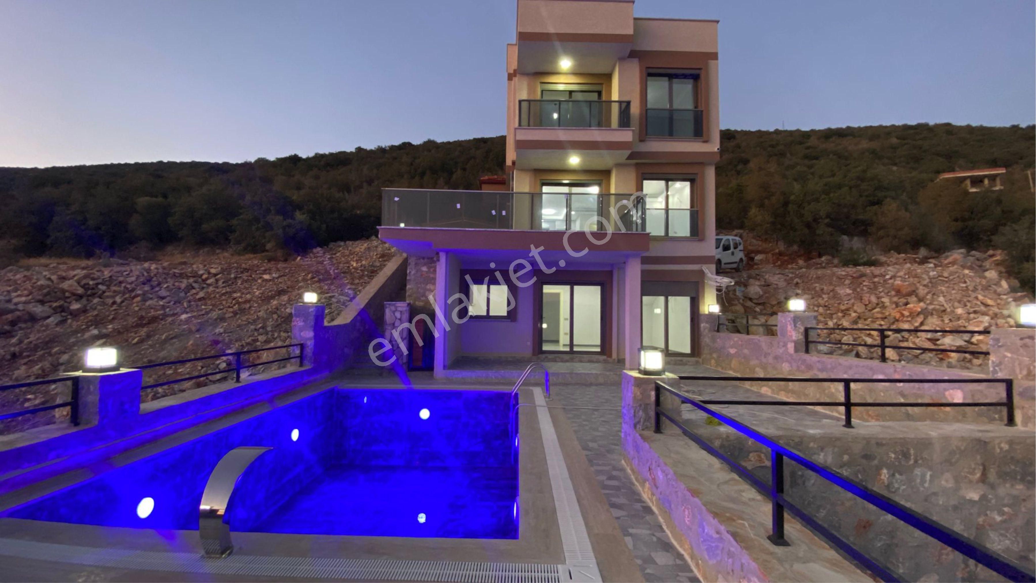 Akbük’de Sıfır, Full Deniz Manzaralı, 3+2 Havuzlu Villa - Görsel 17