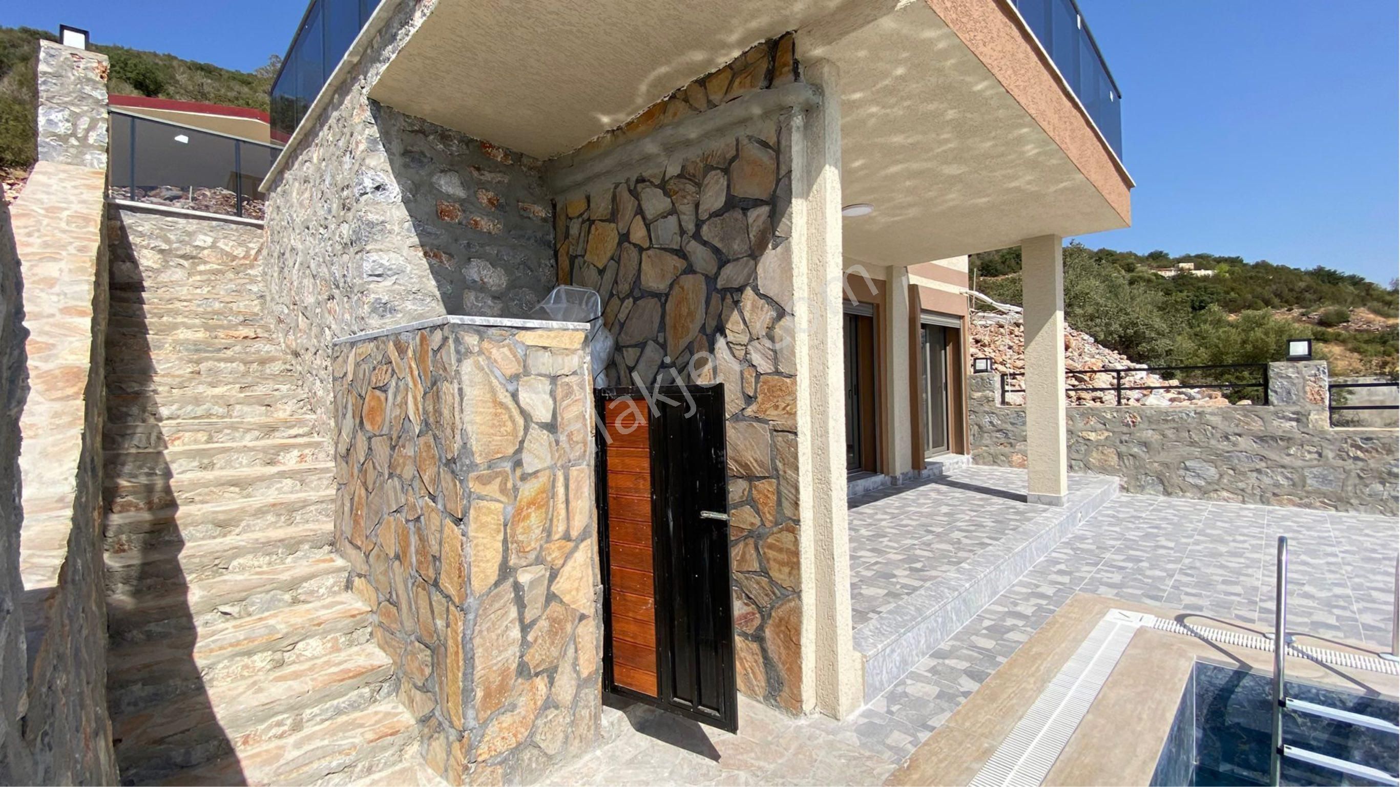 Akbük’de Sıfır, Full Deniz Manzaralı, 3+2 Havuzlu Villa - Görsel 10