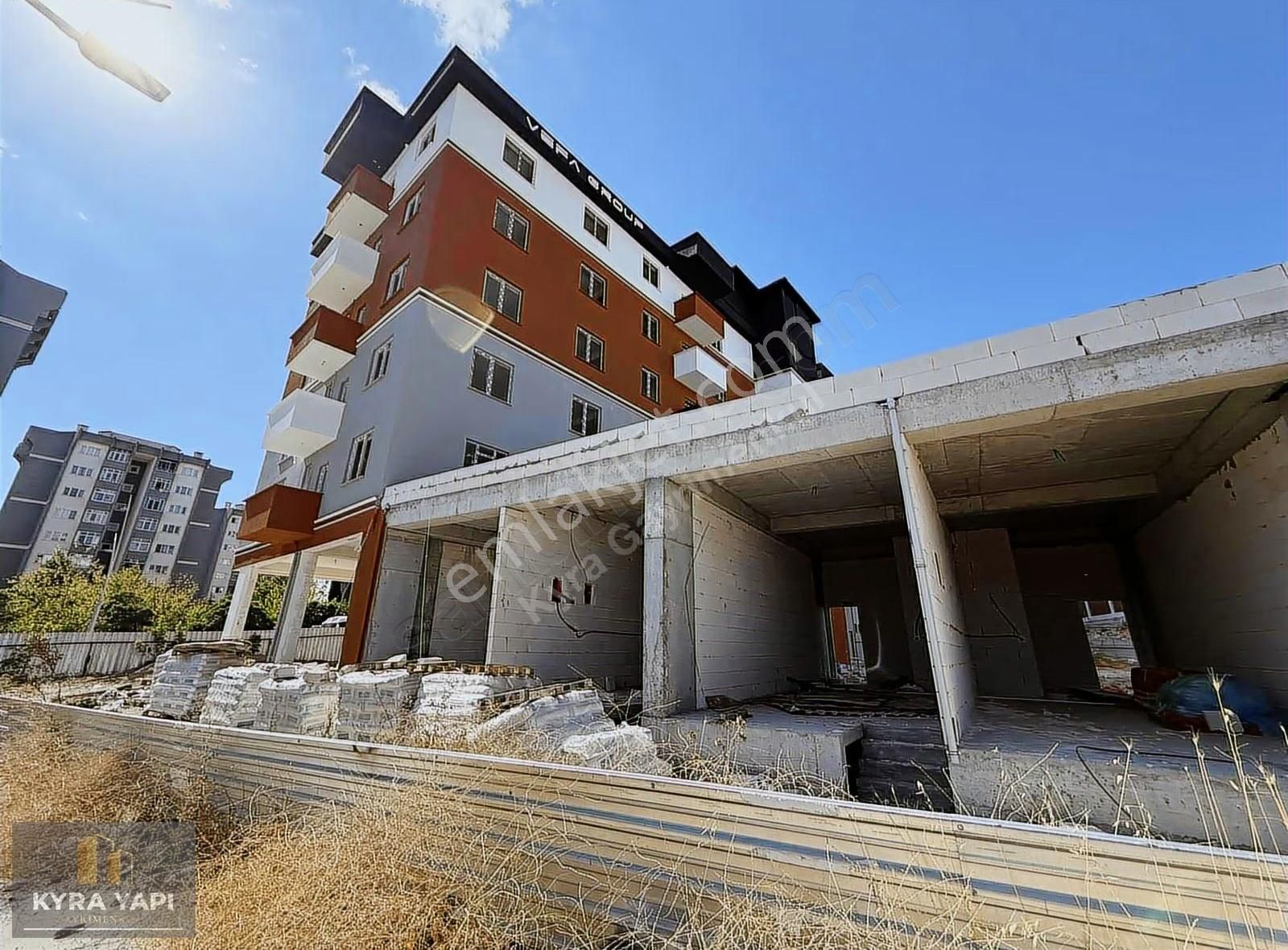 Kyra Yapı Dan Cadde Üstü Lüx Satılık Dükkan Mağaza