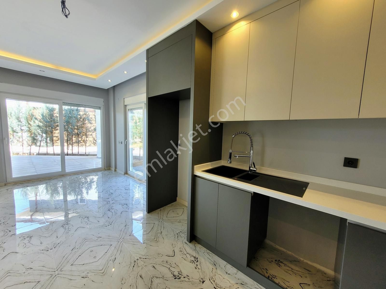 Havuzlu Modern Sitede Kiralık 5+1 Sıfır Villa - For Rent | Fema - Görsel 3