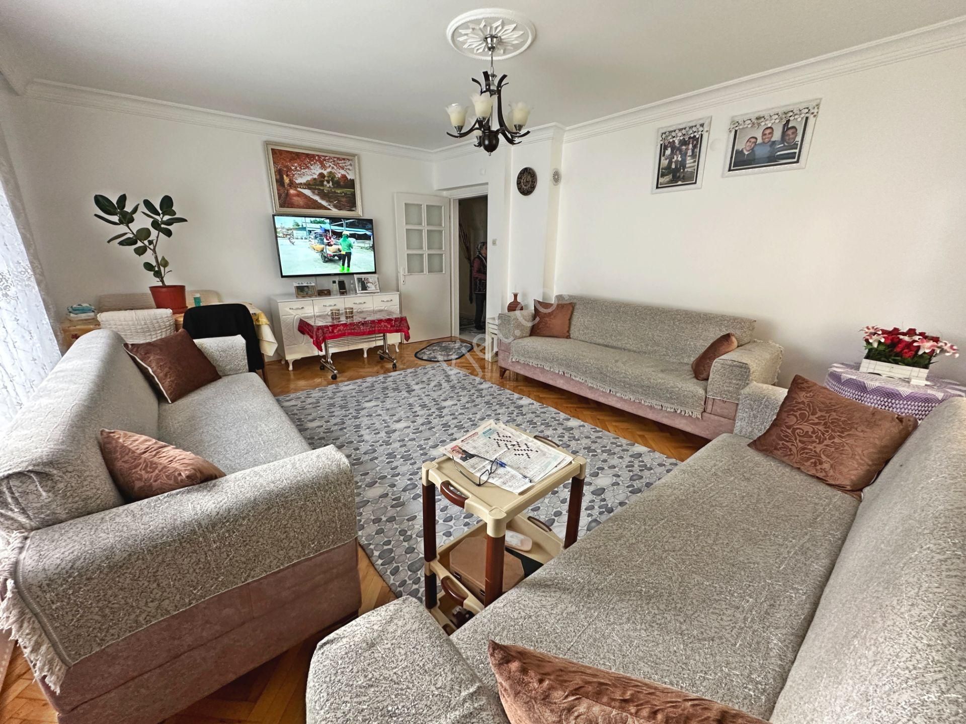 Hocalı Cadde Yakınında Ara Katta Çift Balkonlu 3+1 Satılık Daire - Görsel 2