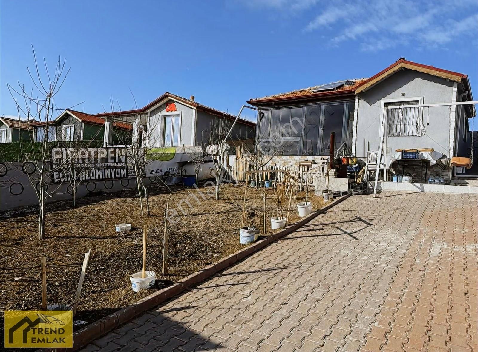 Trend'de 300 Metre Elektrik Su Aktif Duvarla Çevrili Merkeze 4km