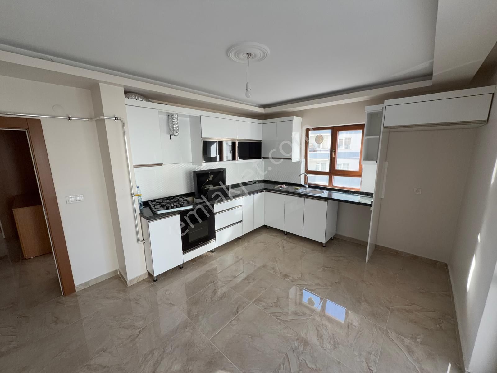 Demiröz'den Konum Harikası Katta Geniş 3+1 Güney-batı Kiralık Daire - Görsel 3
