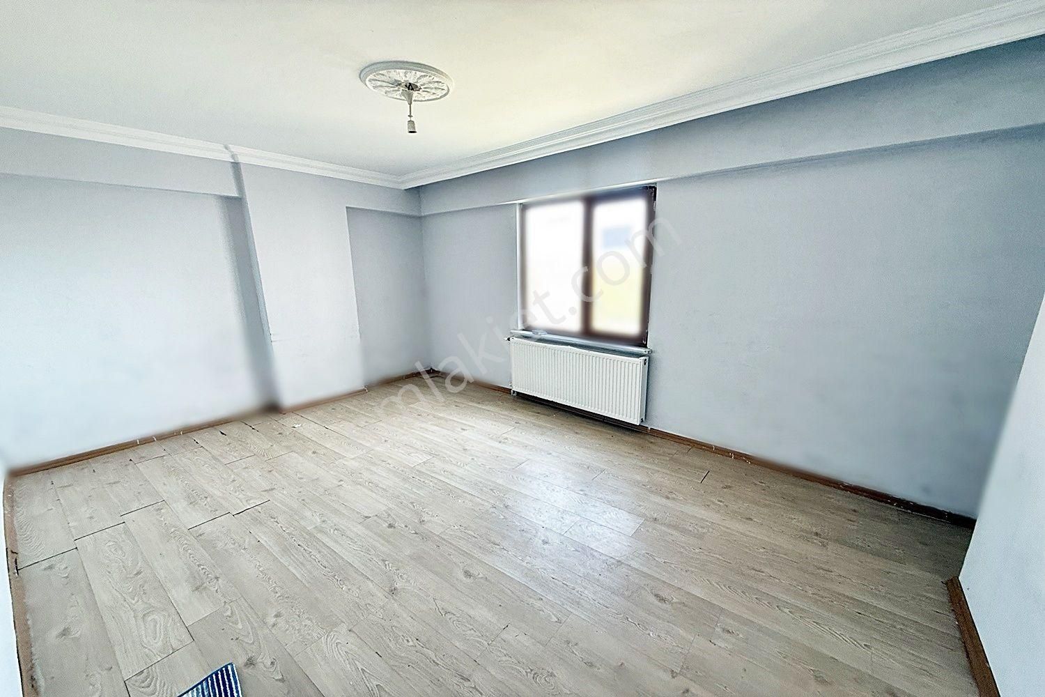 Metin Yapı'dan Cadde Üzeri Teraslı İskanlı Kombili Satılık 2+1!! - Görsel 12