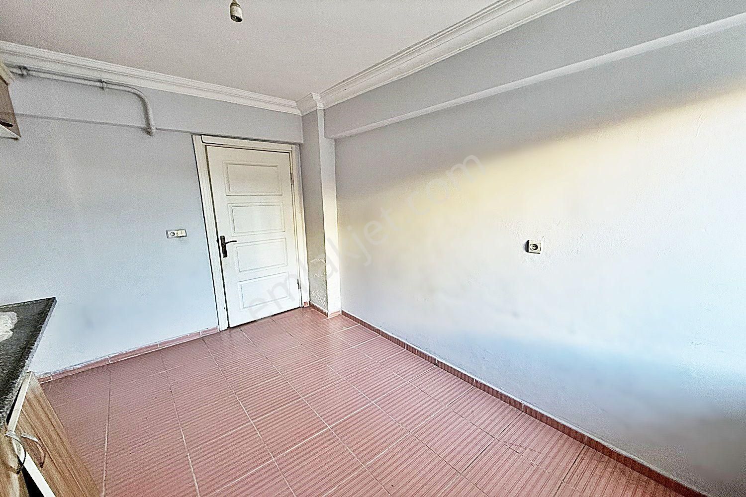 Metin Yapı'dan Cadde Üzeri Teraslı İskanlı Kombili Satılık 2+1!! - Görsel 21