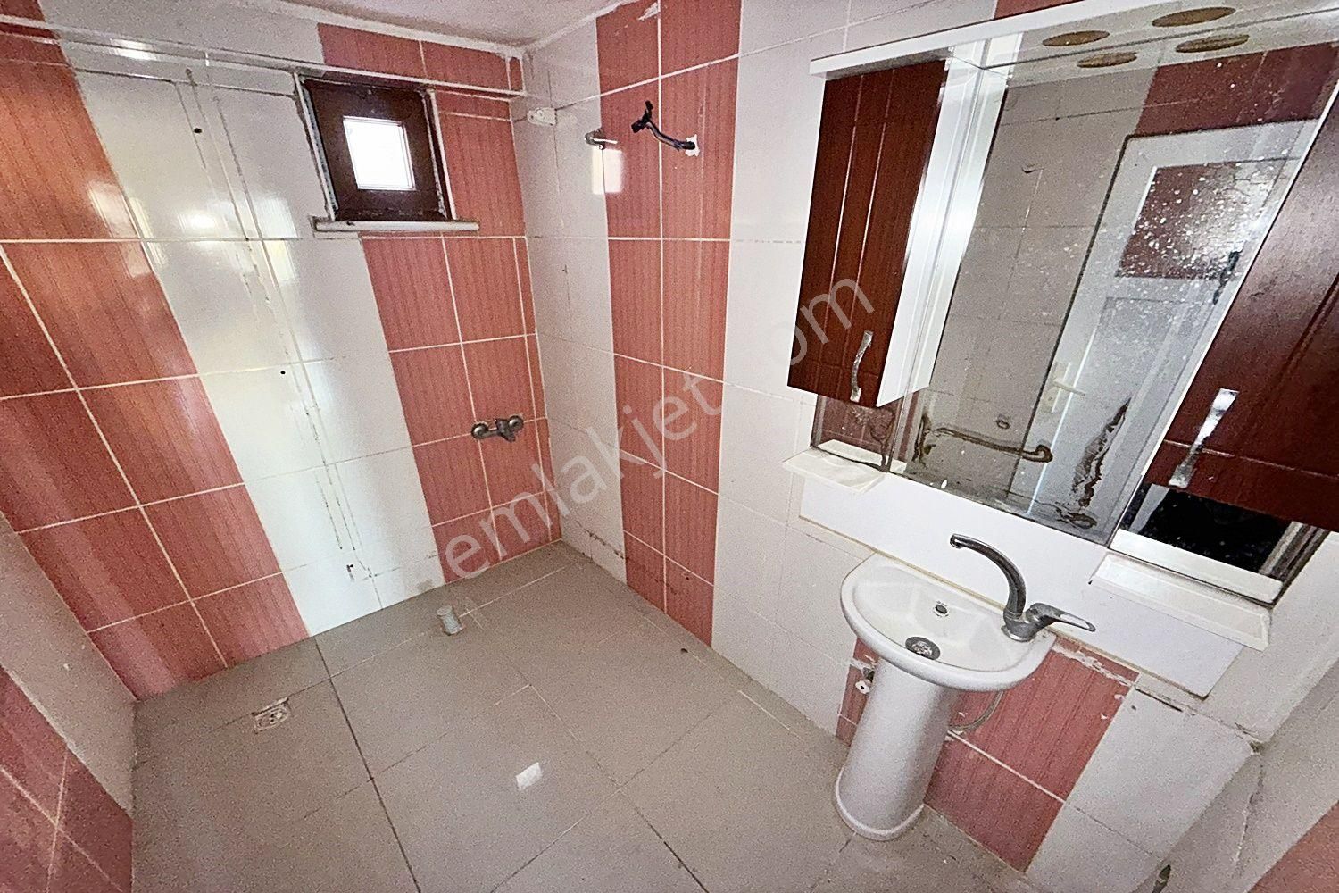 Metin Yapı'dan Cadde Üzeri Teraslı İskanlı Kombili Satılık 2+1!! - Görsel 22