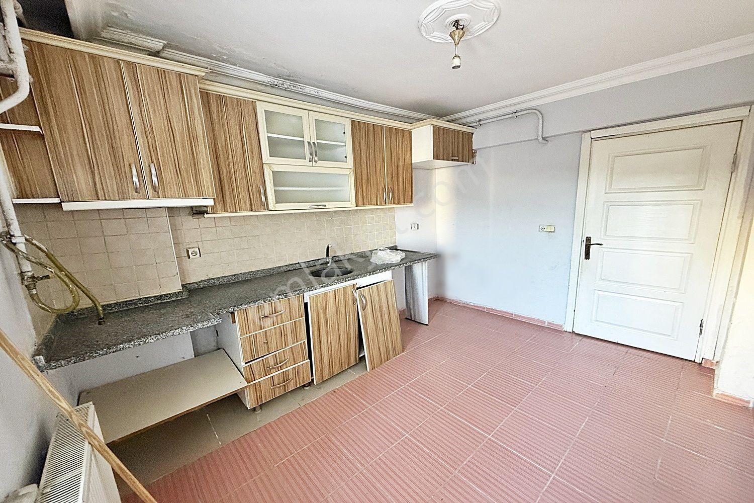 Metin Yapı'dan Cadde Üzeri Teraslı İskanlı Kombili Satılık 2+1!! - Görsel 20