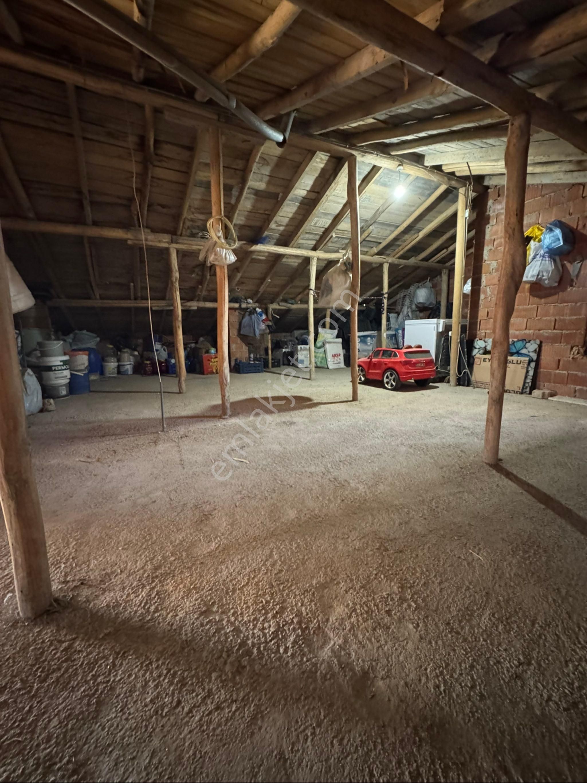 Karaaslan‘da 380 Metre² Arsa İçerisinde Tek Katlı 3 + 1 Müstakil Ev - Görsel 26