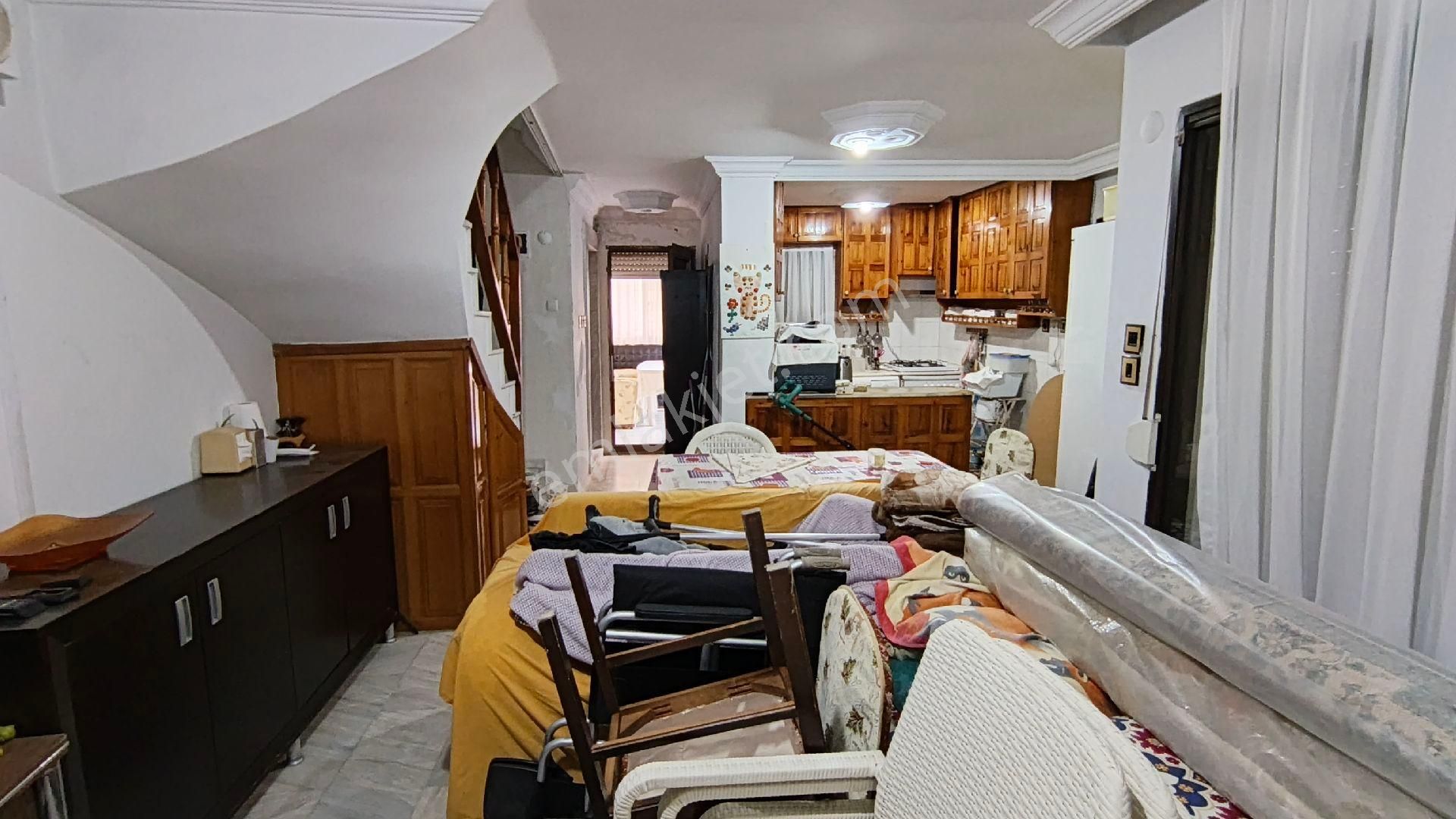 Satılık Denize Yürüme Mesafesinde Bahçeli 5+1 Yazlık - Görsel 8