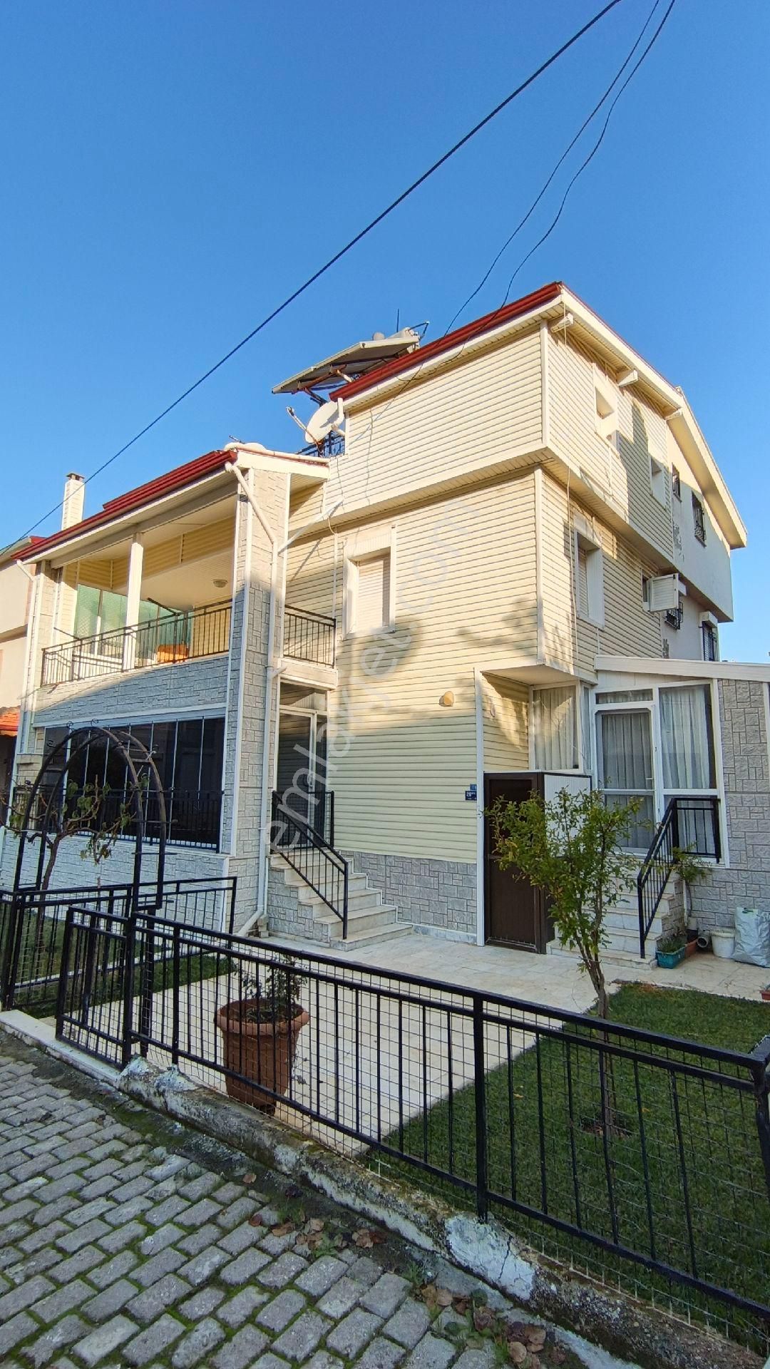 Satılık Denize Yürüme Mesafesinde Bahçeli 5+1 Yazlık - Görsel 4