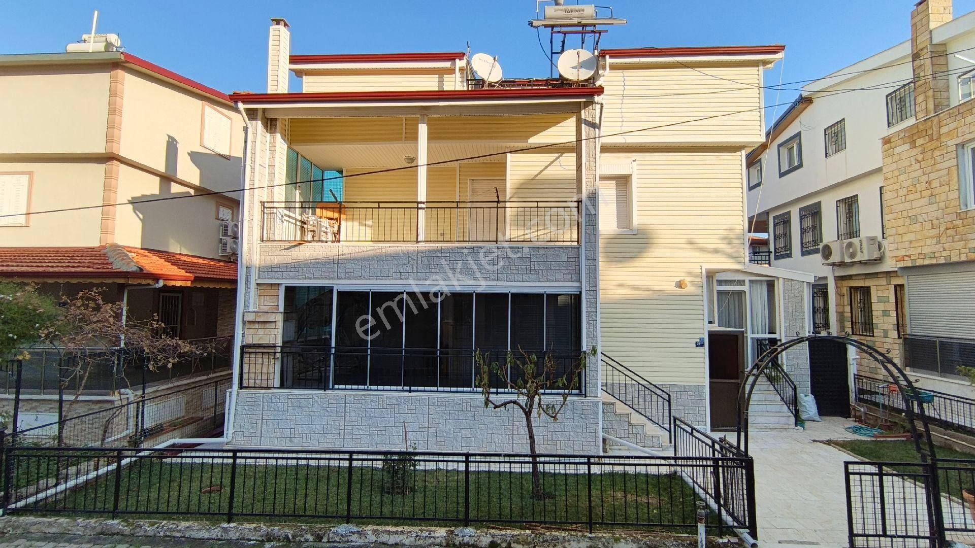 Satılık Denize Yürüme Mesafesinde Bahçeli 5+1 Yazlık - Görsel 2