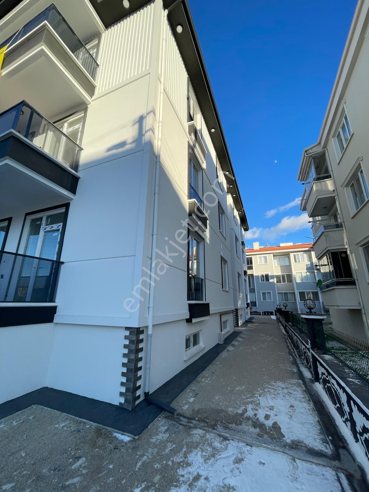 Afyon Üçok Emlaktan Mareşal F Çakmak Mah Satılık Sıfır Ultra Lüx 2+1 Daireler - Görsel 5