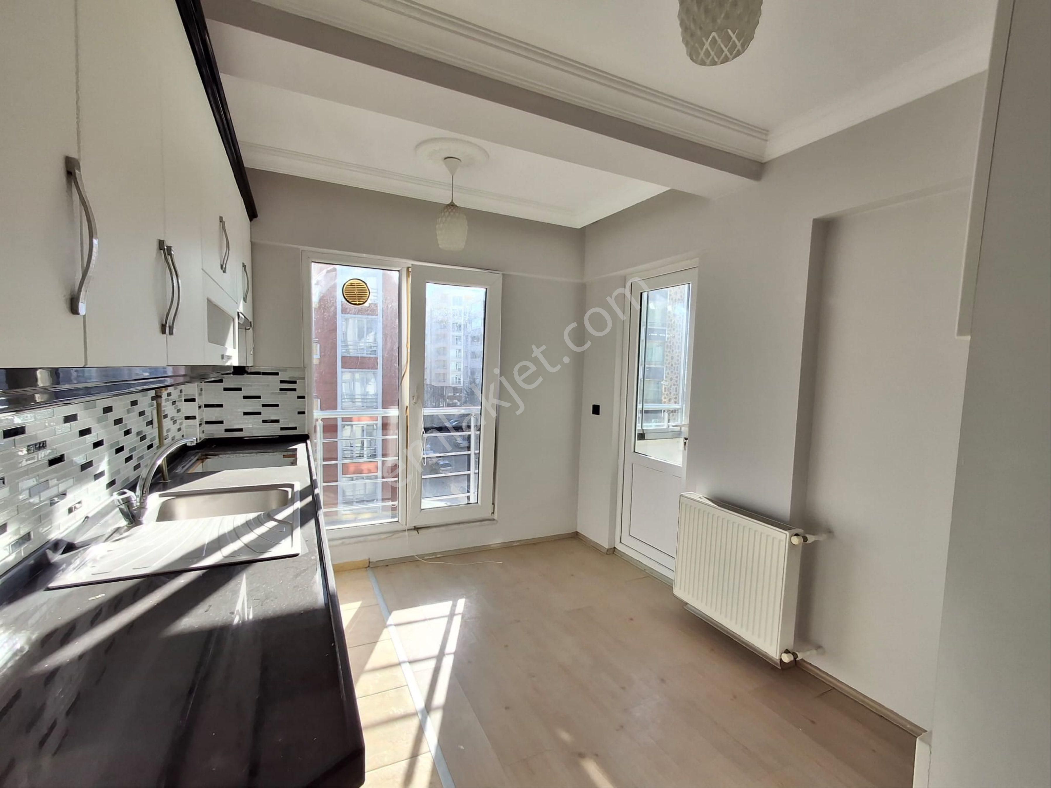 Atakentte Satılık 3+1 Daire Caddeye Cephe - Görsel 8