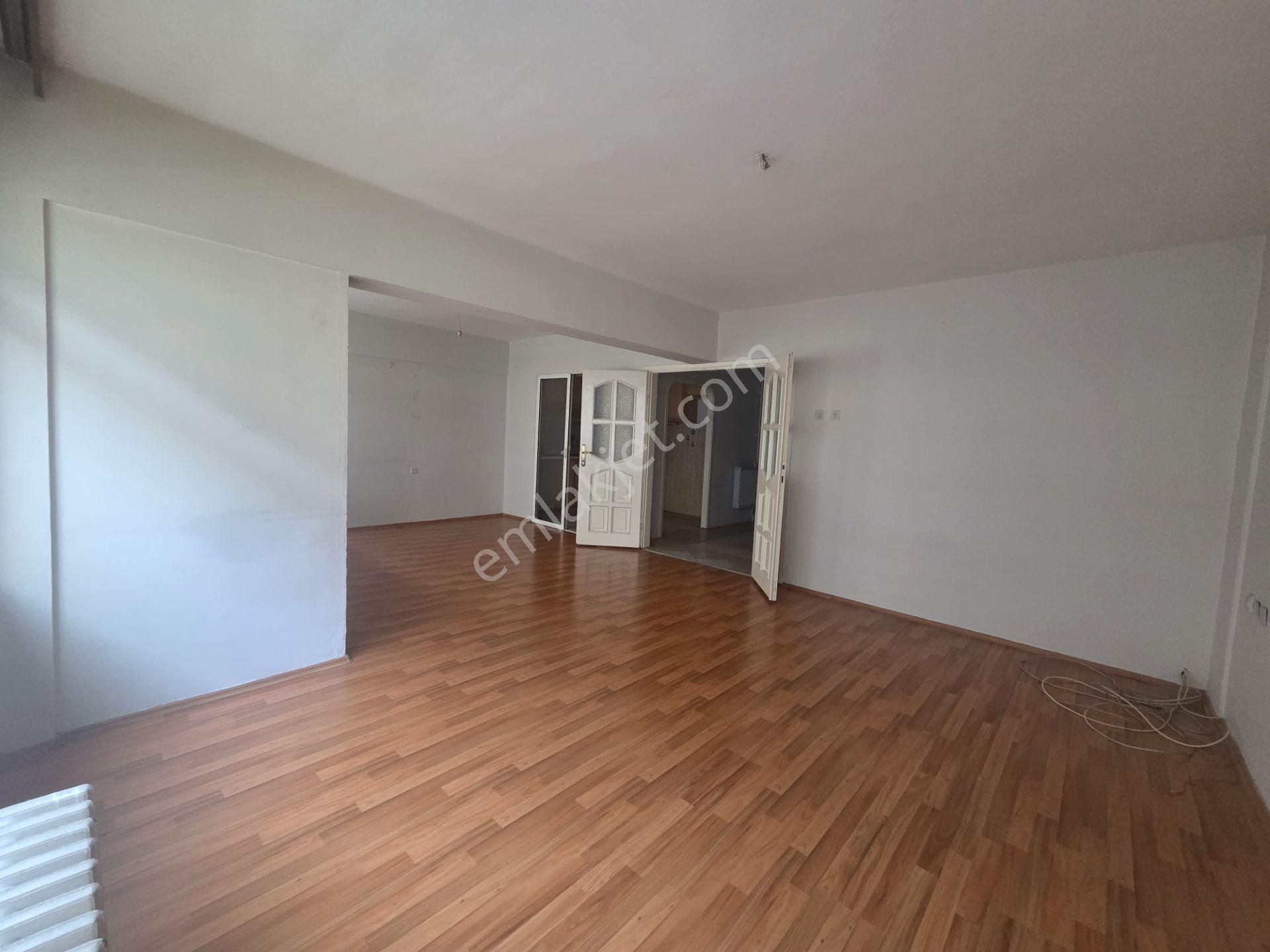 Heykel Merkezde Kiralık 2,5+1 Daire - Görsel 7