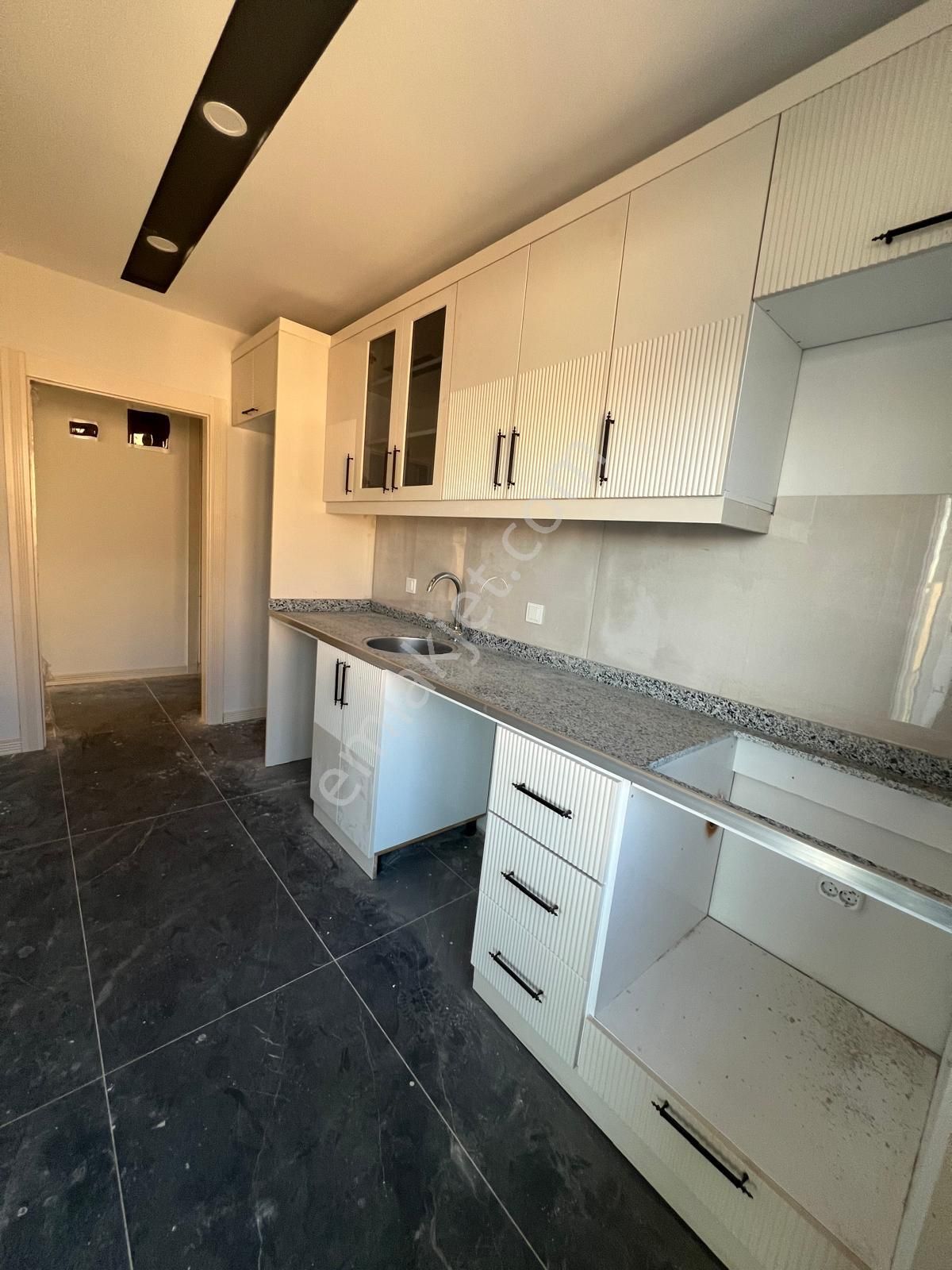 Ayyanoğlunda Tranvaya 300mt Sıfır 2+1 Daire