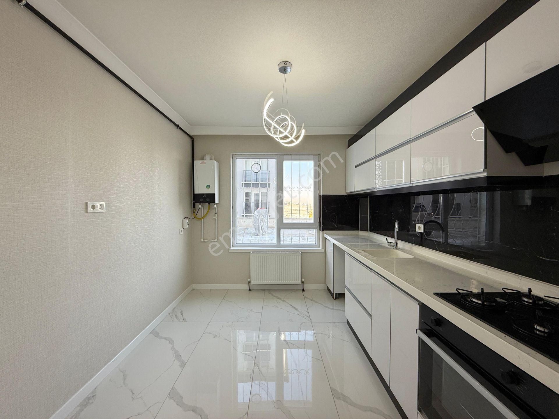 Öz'maşallah.dan Geniş Yapılı Satılık 1+1 Daire,,, - Görsel 2