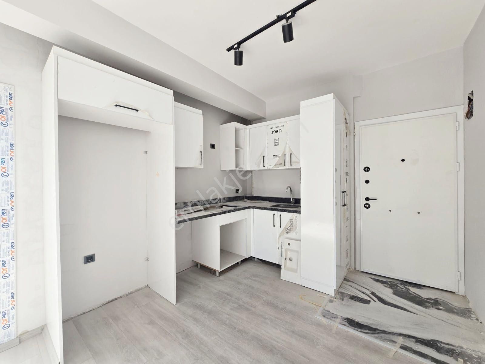 Huzurevleri Mah.mavi Bulvar Üzeri 2 Bloklu Site İçi Hasarsız Raporlu 3 Cepheli Cazip Kaçmaz Fırsat