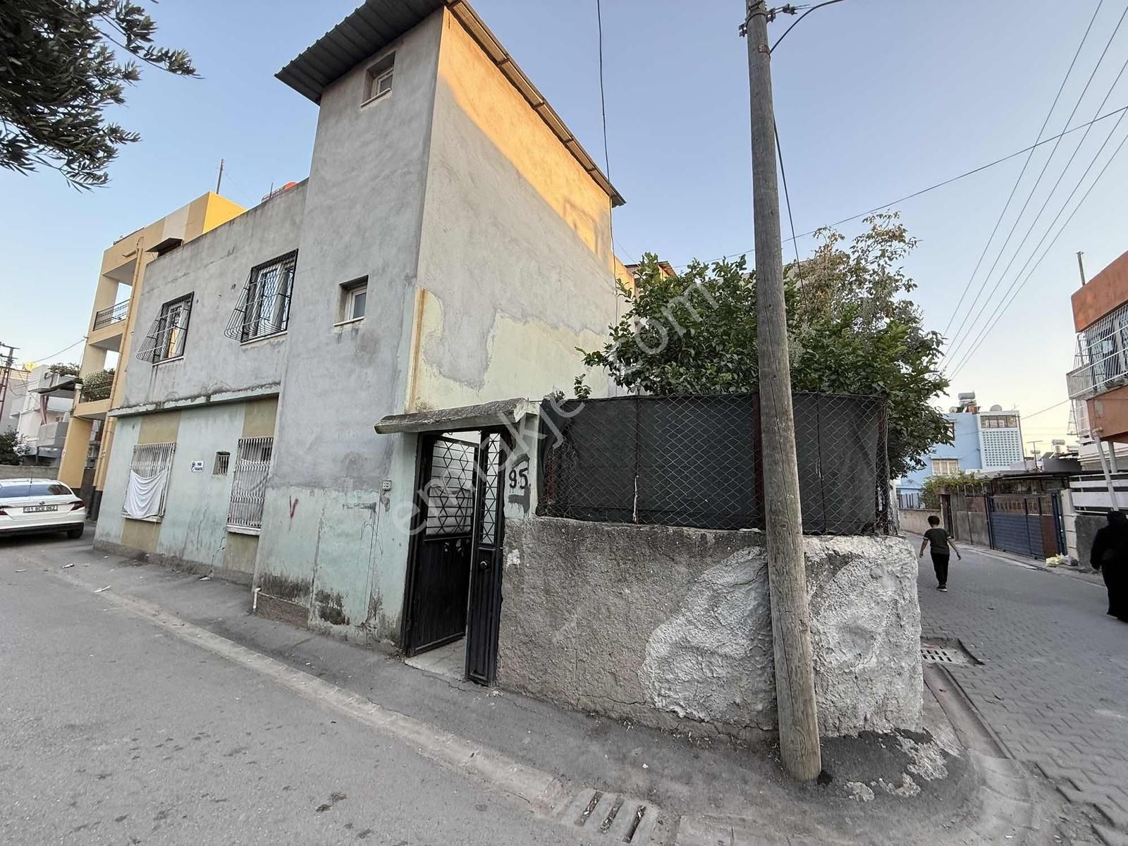 Lavinia Yeşilevler'de 180m2 Bahçeli Köşebaşı Satılık Müstakil - Görsel 21