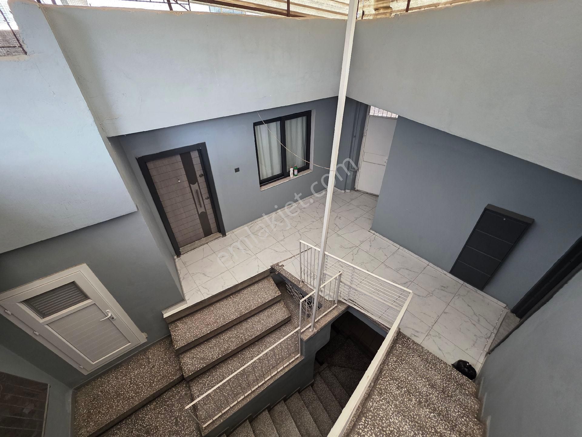 Emin Ağa Caddesi Üzerinde En Yoğun Güzergahta Komple Bina Satılık5 Daire + 3 Dükkân - Görsel 2