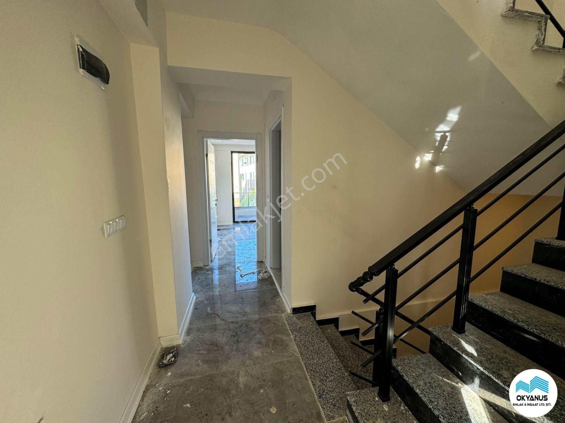 Karasu Aziziye Mah De 3 Katlı Tripleks 4+1 Villa - Görsel 14
