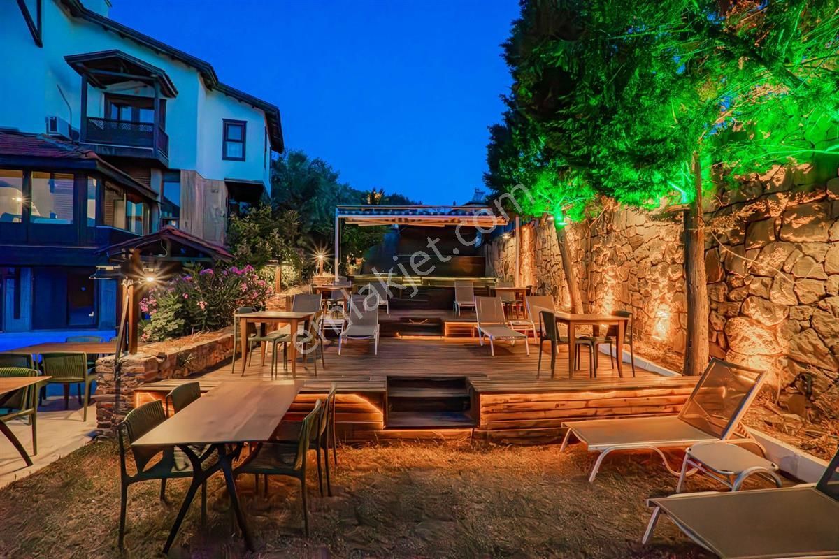 Burhaniye De Satılık Muhtesem Otel.