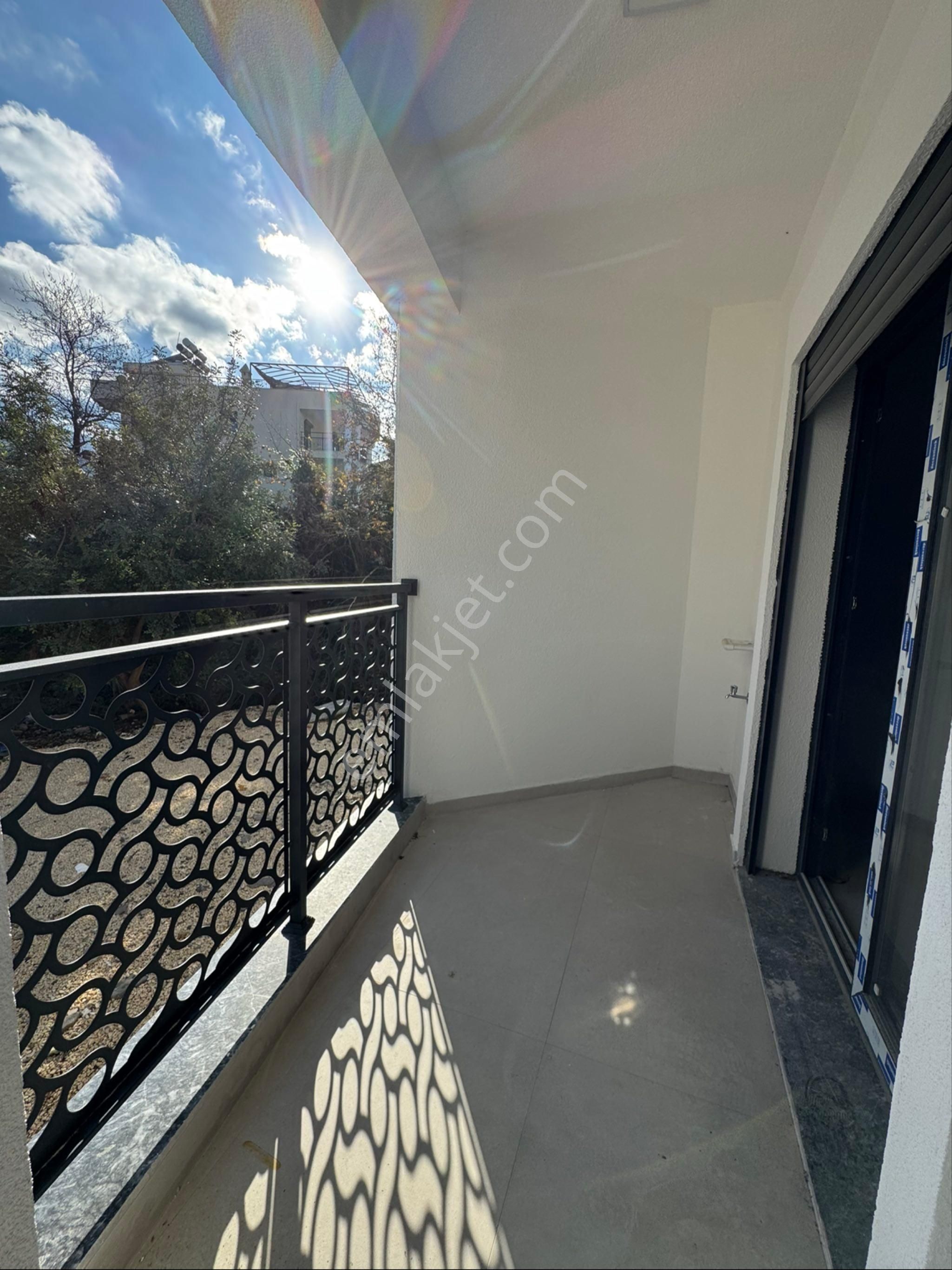 Kuşadası Güzelçamlı Merkezde Satılık 1+1 Sıfır Daire - Görsel 2