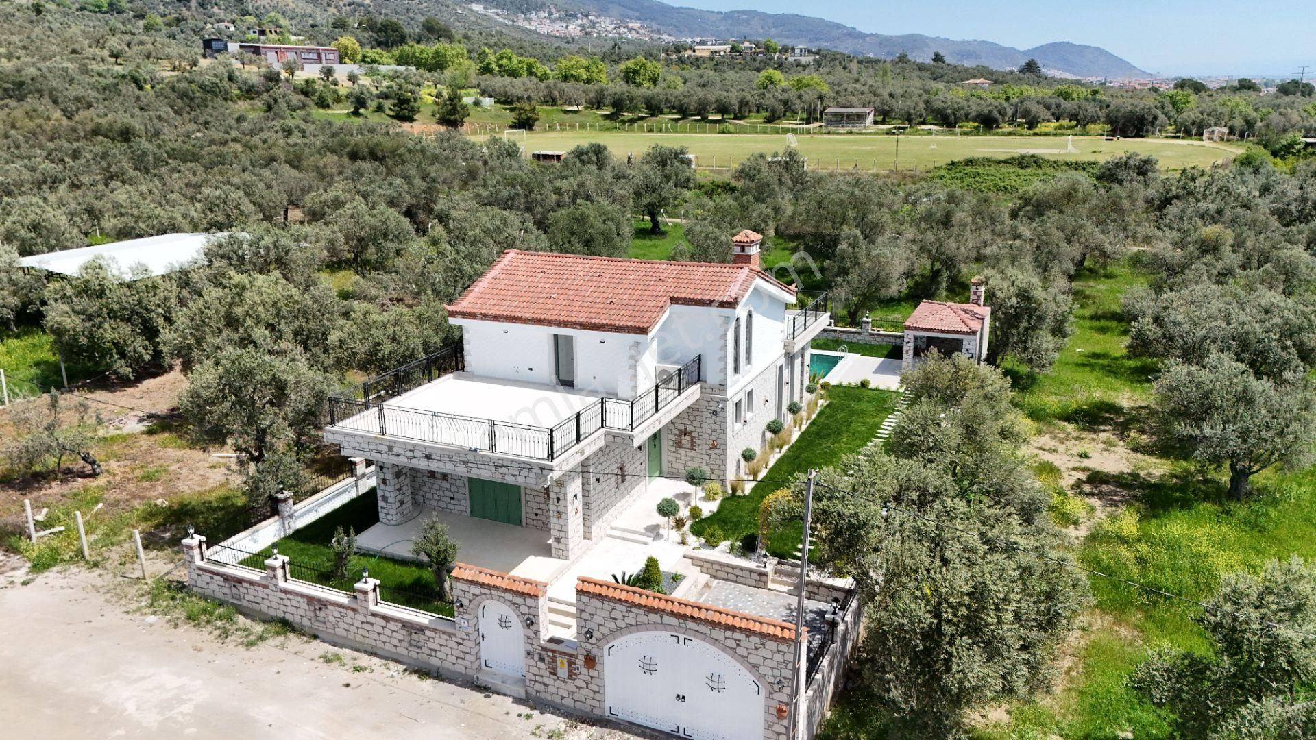 Altınolukta Özel Tasarım 650 M²içinde Havuzlu Taş Villa - Görsel 9
