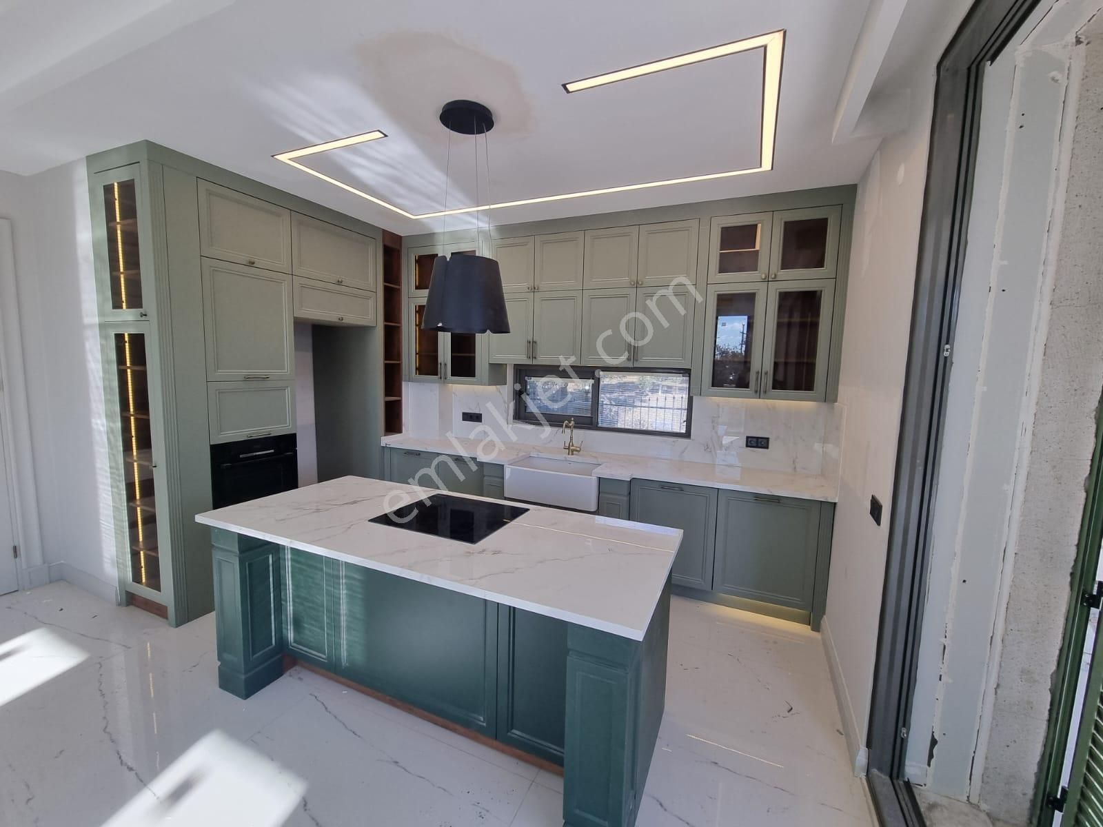 Altınolukta Özel Tasarım 650 M²içinde Havuzlu Taş Villa - Görsel 3