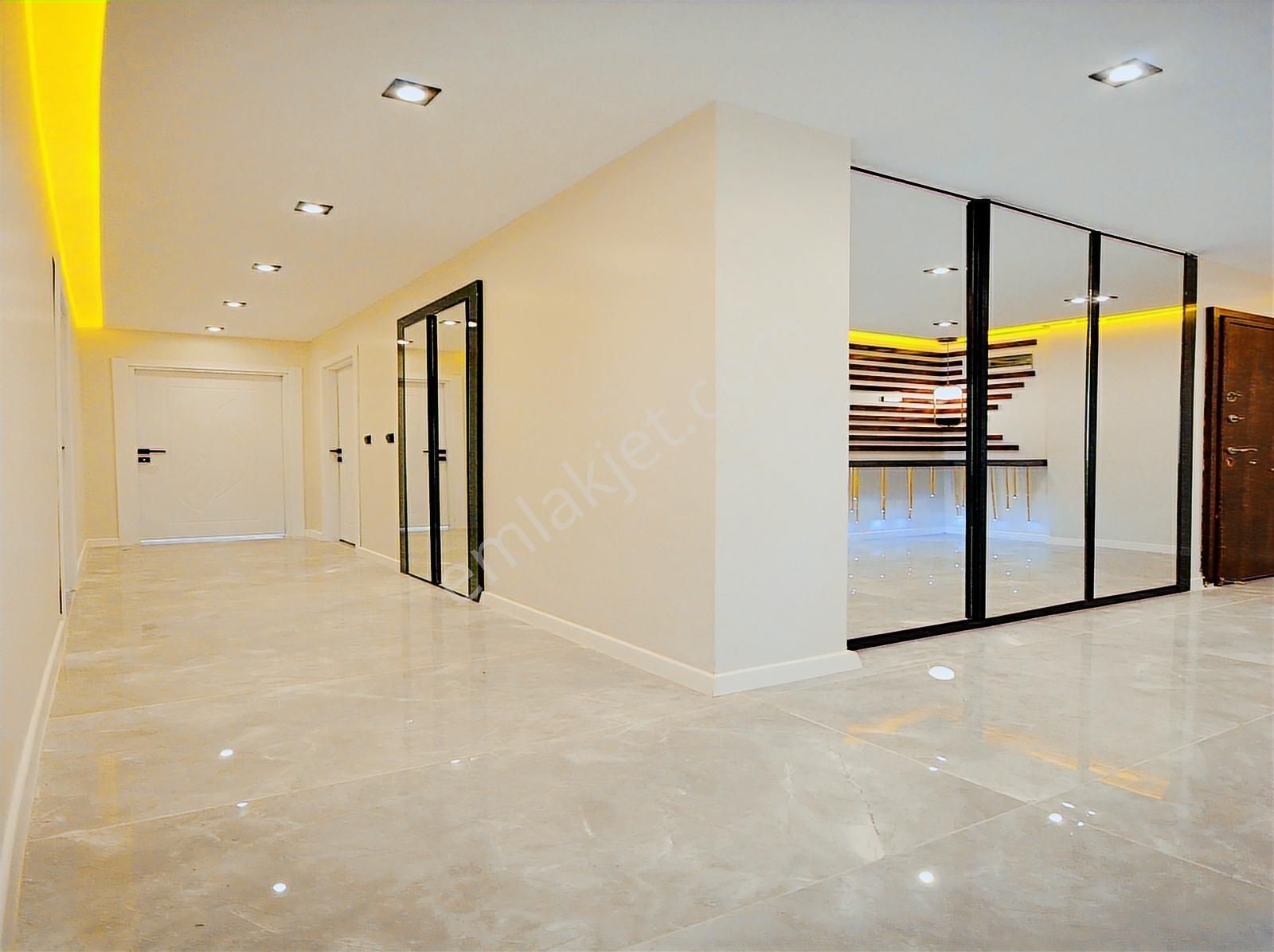 Merkezi, Güvenlikli Ve Havuzlu Sitede Acil Satılık Ara Kat 2+1 - Görsel 12