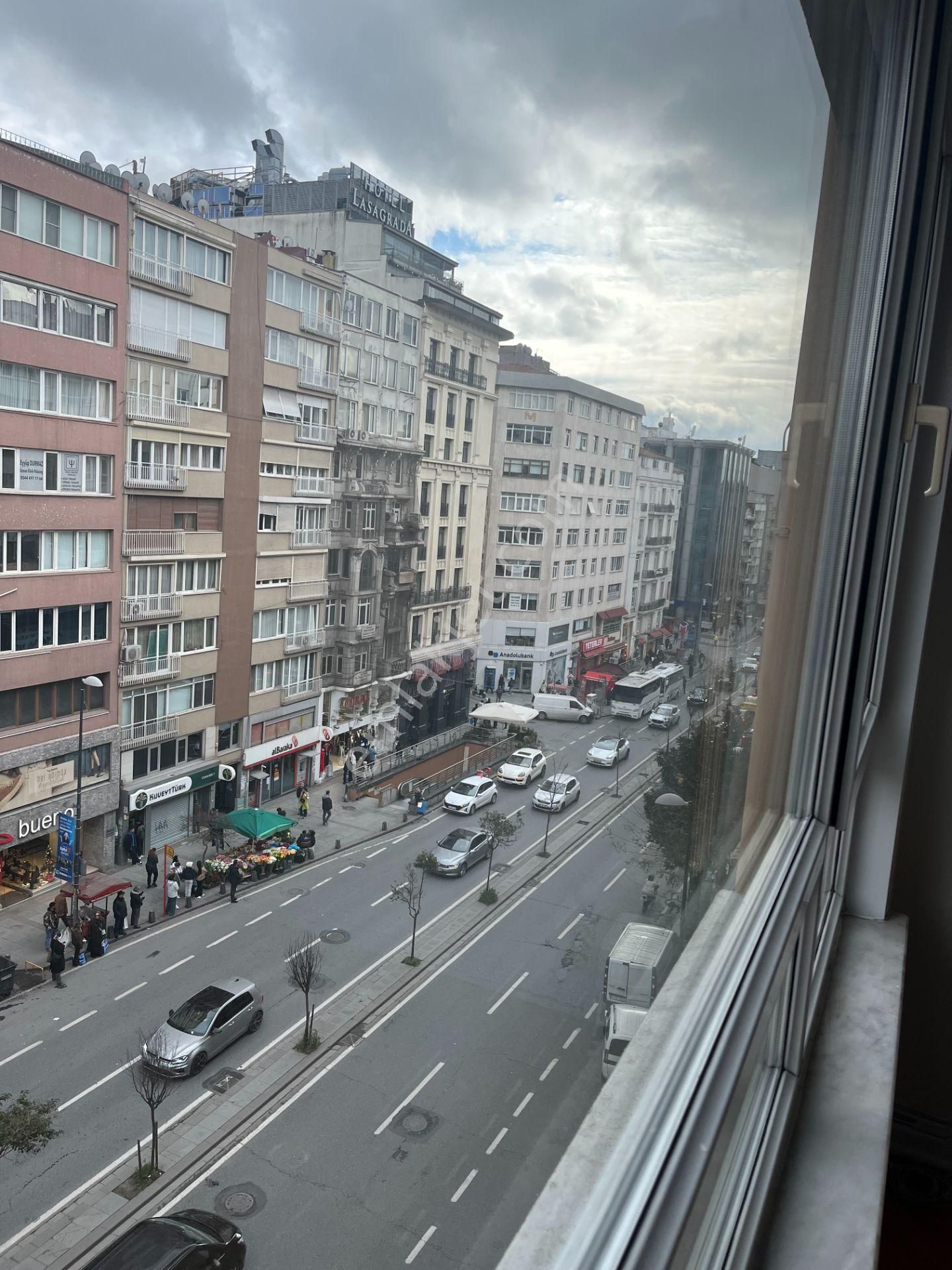 Halaskargazi Cad. , Osmanbey Metro Yanı 2+1 Kiralık Nezih Ofis