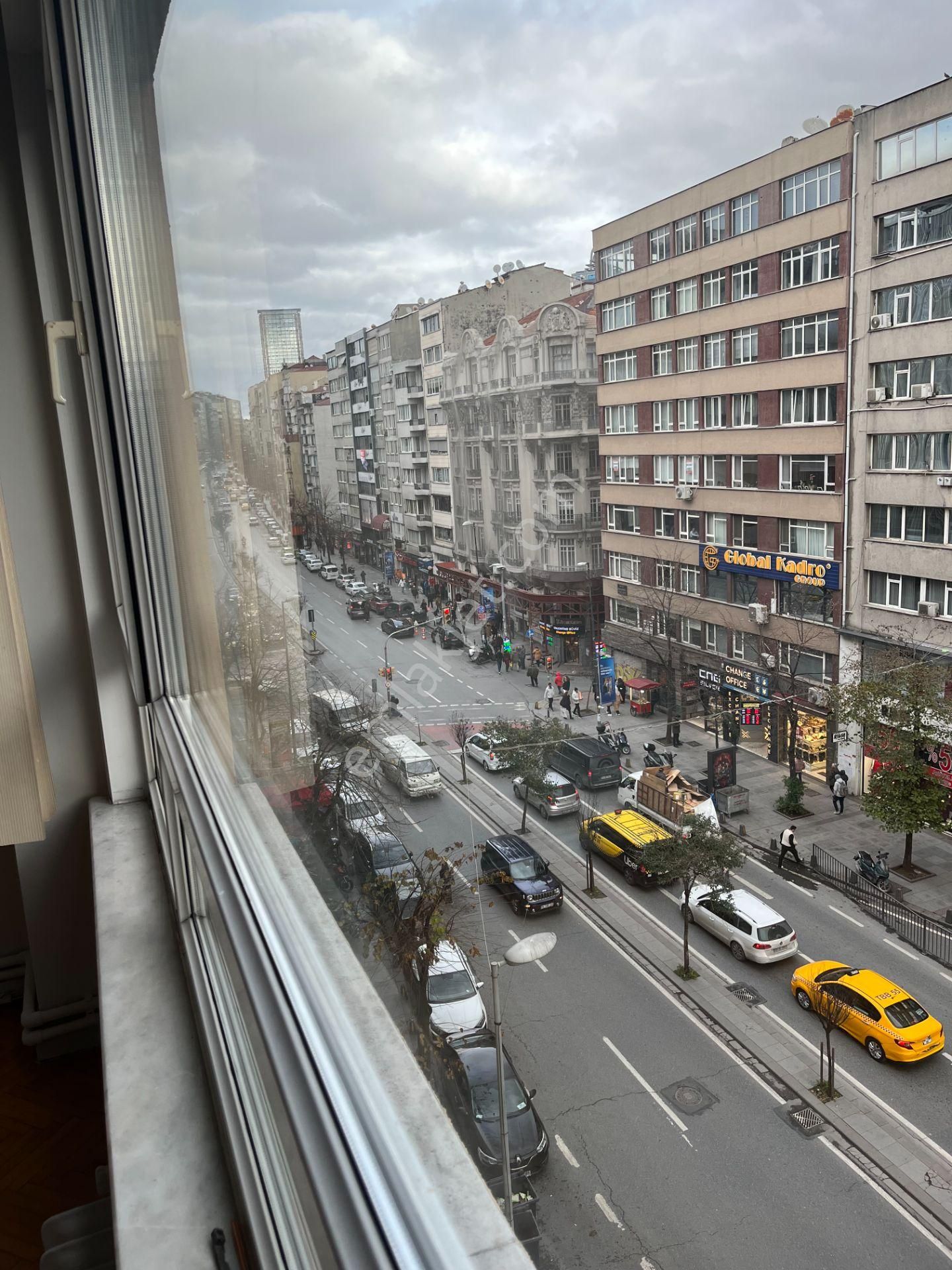 Halaskargazi Cad. , Osmanbey Metro Yanı 2+1 Kiralık Nezih Ofis - Görsel 2