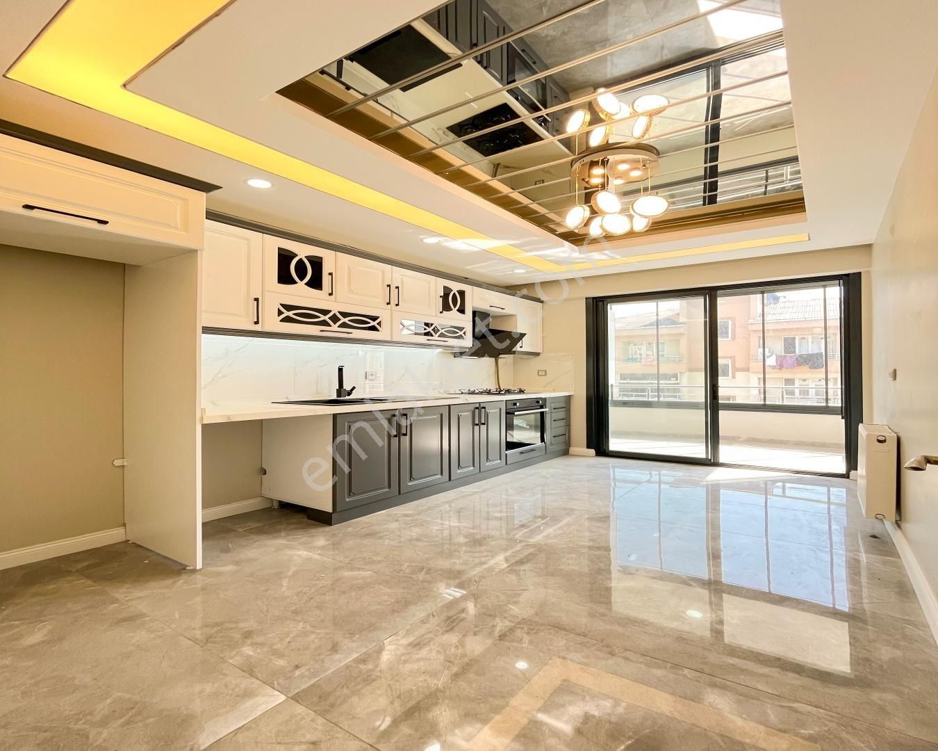 Site İçinde Güvenli Ve Modern Tasarımlı 2+1 Arakat Daire