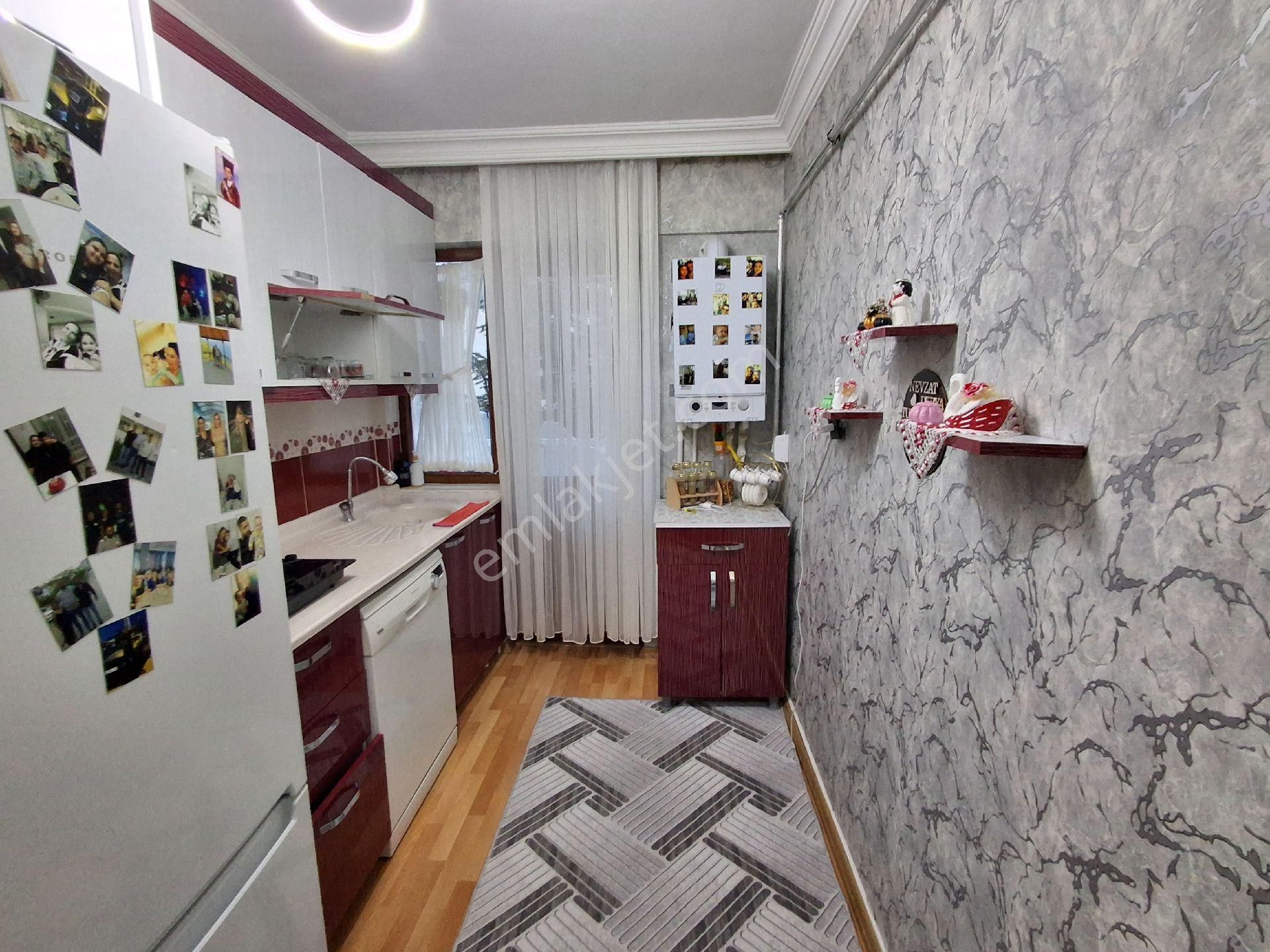 Karapürçek Muhtarlık Yakını 3+1 Y.giriş A.daire Var Ön Cephe Kat Konumunda Kök Tapu Kredi