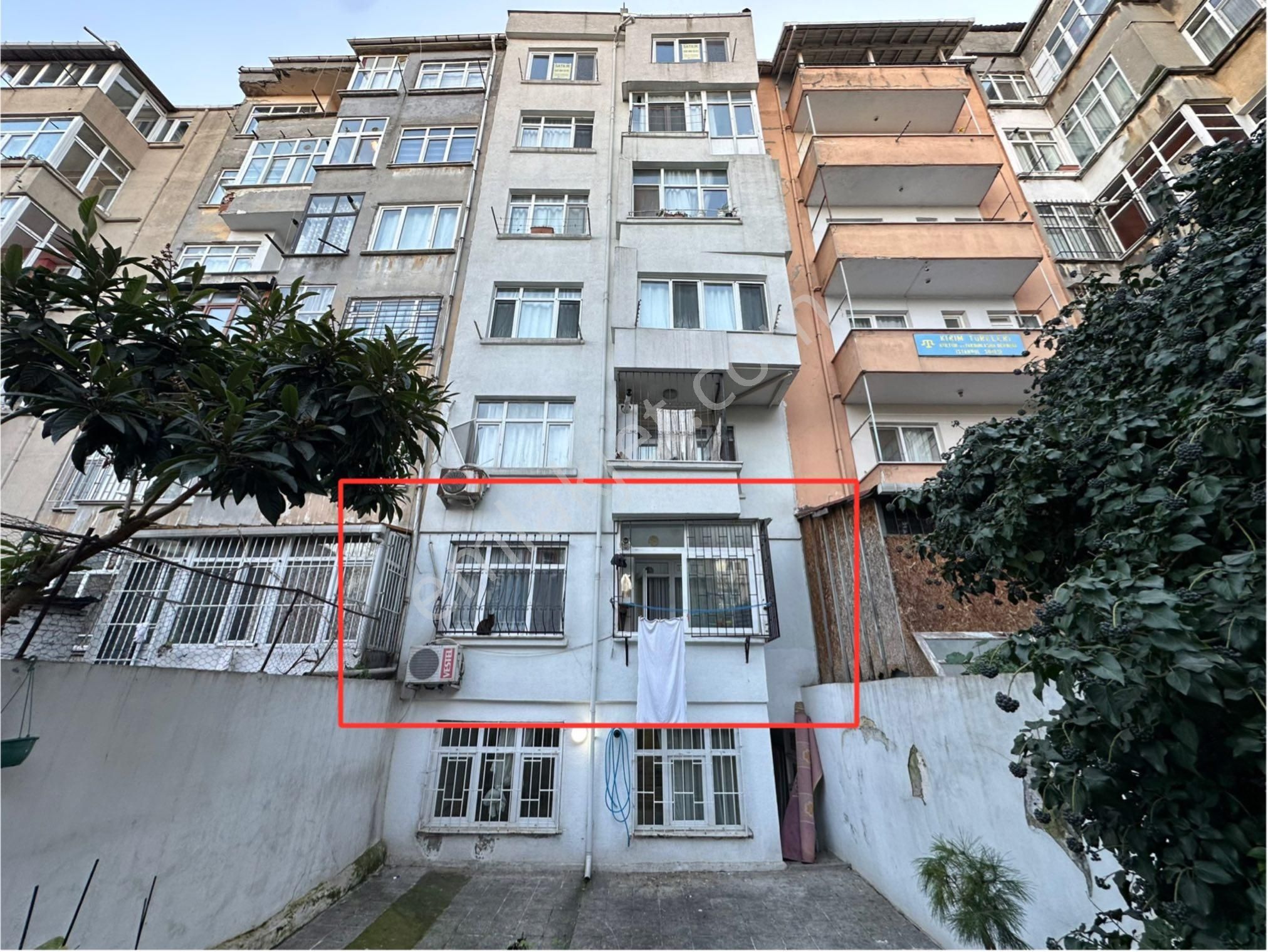 Fatih Molla Gürani’de Merkezi Konumda Satılık 2+1 Daire