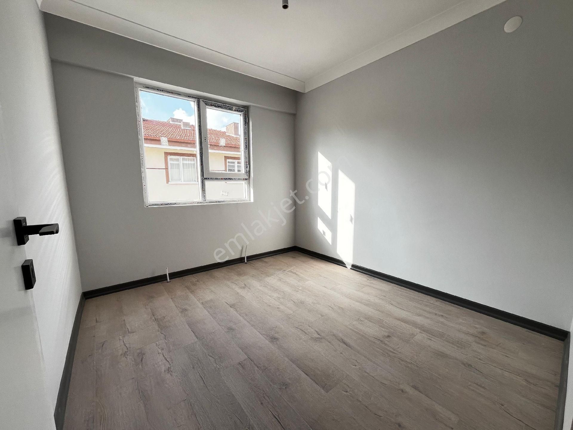 Karapürçek Sıfır 3.kat 3+1 .135m2 Ç.banyo Vestiyer Duşakabin Granit Zemin Teras Balkonlu - Görsel 16