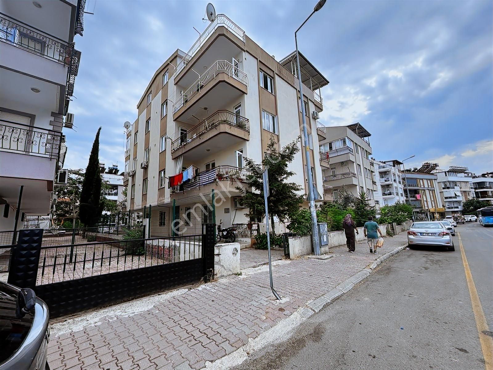 Şafak Mahallesi Cadde Üzeri Geniş 3+1 Ara Kat Kiralık Daire - Görsel 2