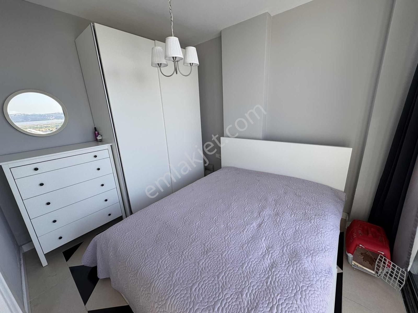 Havuzlu Site İçerisinde Şahane Manzaralı 1+1 - Görsel 6