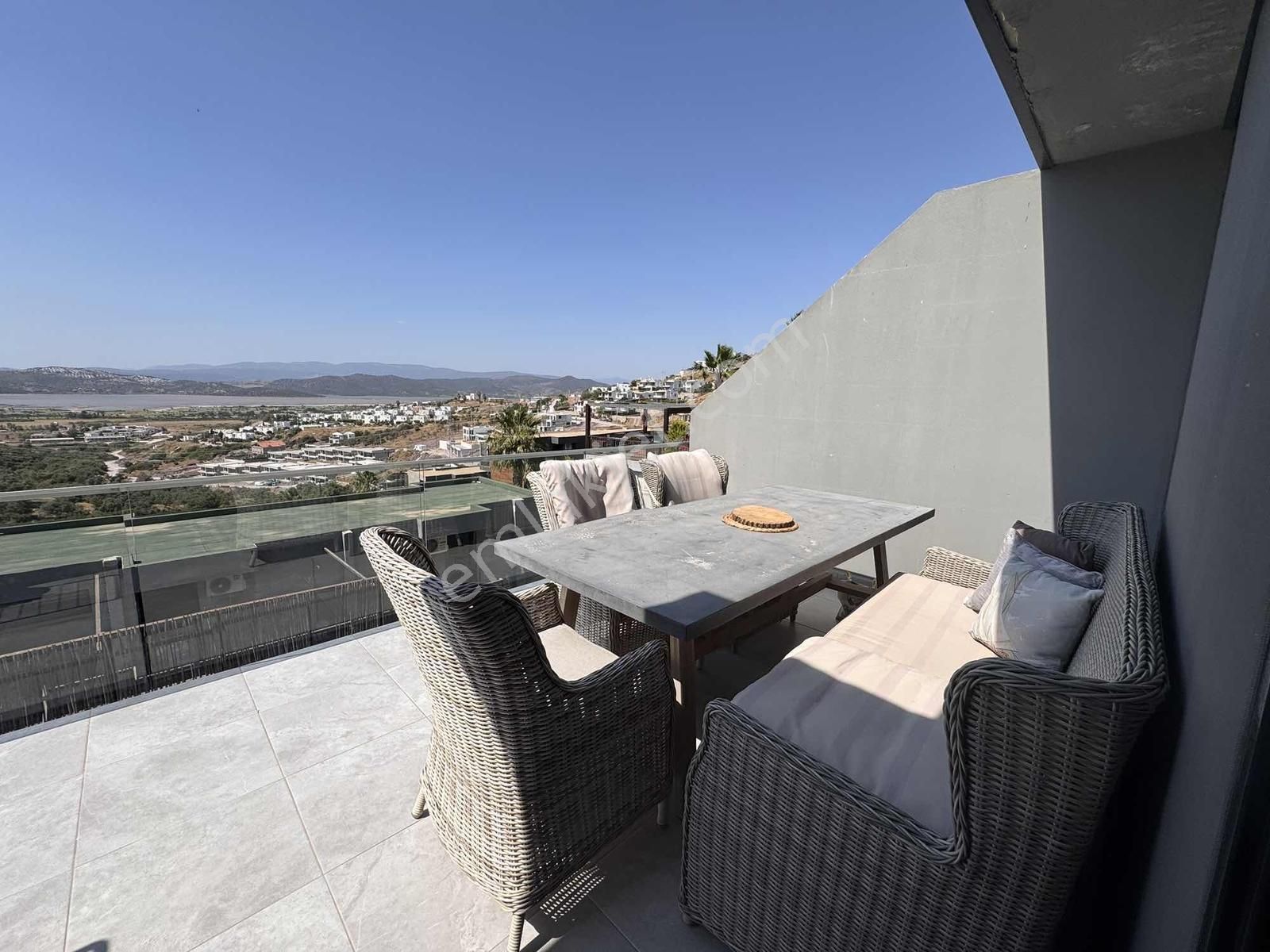 Havuzlu Site İçerisinde Şahane Manzaralı 1+1 - Görsel 12