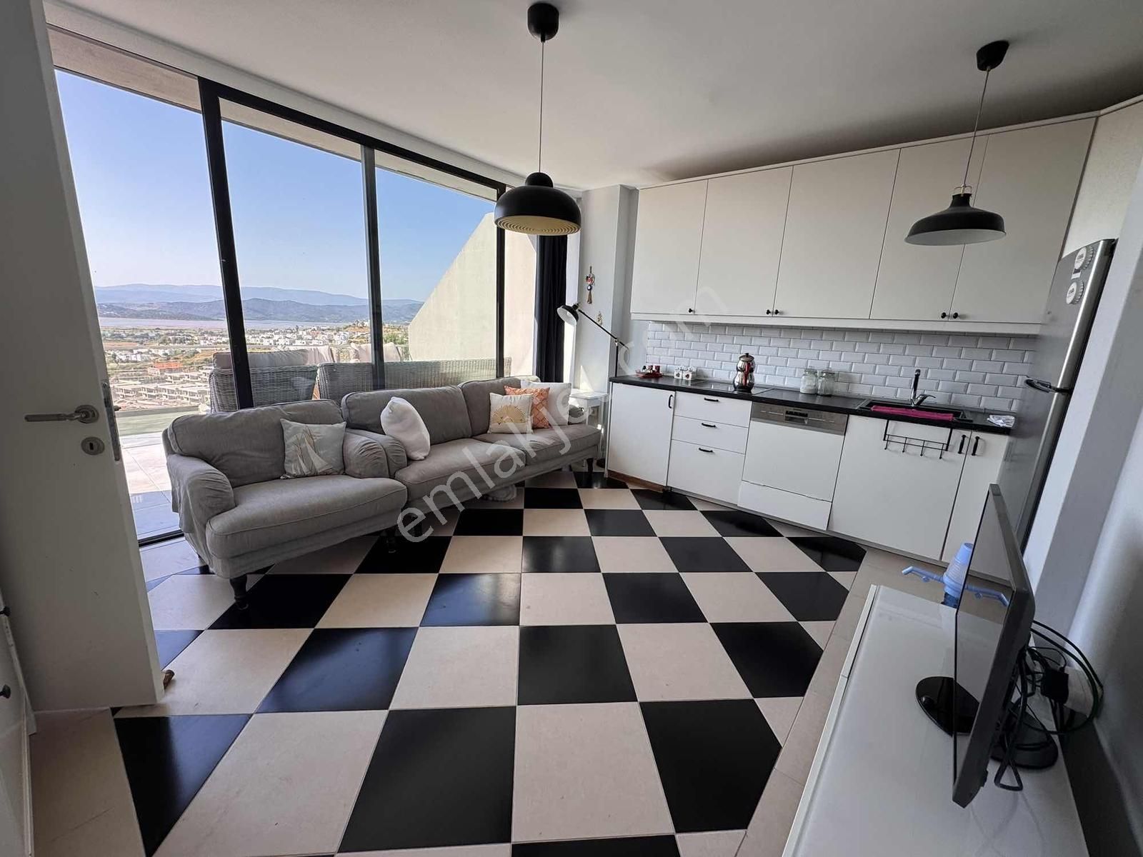 Havuzlu Site İçerisinde Şahane Manzaralı 1+1 - Görsel 14