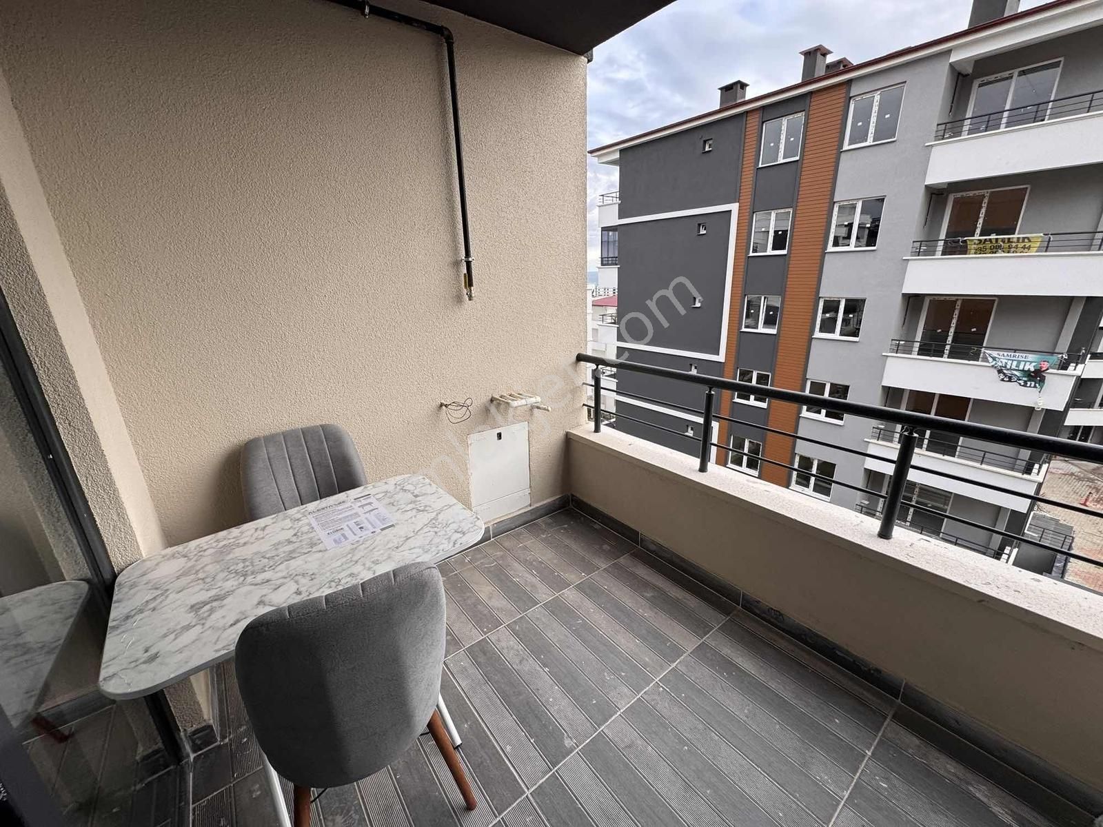 Eşyalı Havuzlu Site İçinde 1+1 - Görsel 17