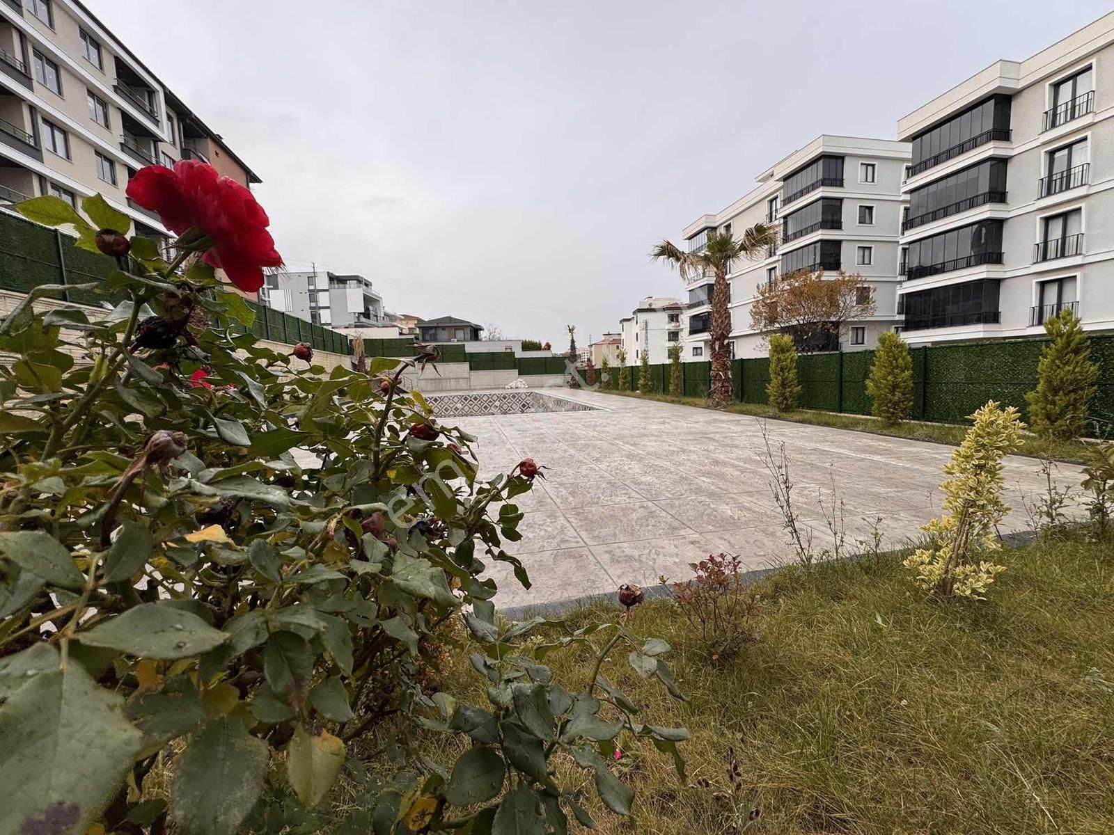 Eşyalı Havuzlu Site İçinde 1+1 - Görsel 20