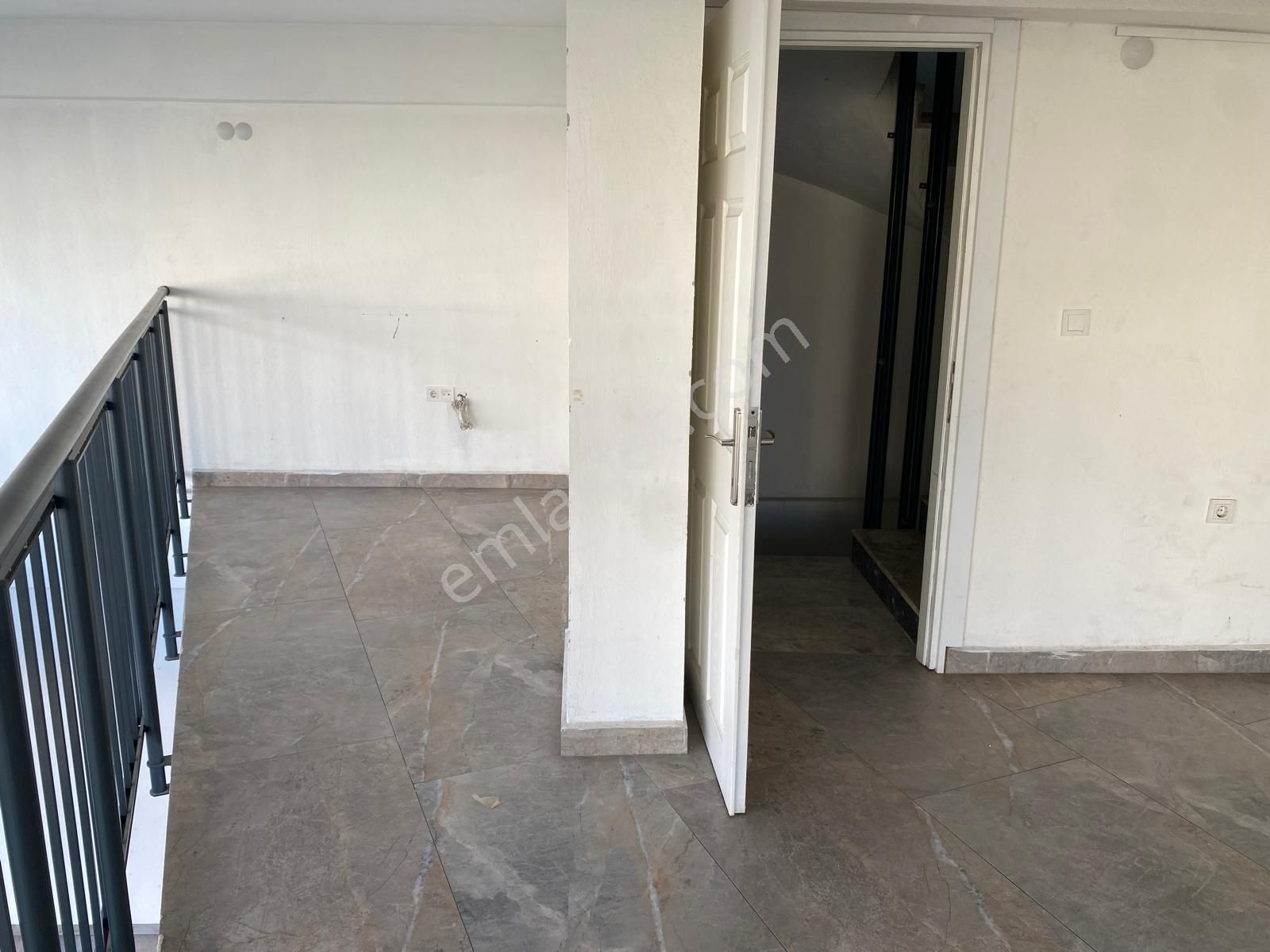 Çiğli Ata Sanayi'de Tabela Değeri Yüksek 3 Katlı Kiralık Dükkan - Görsel 21