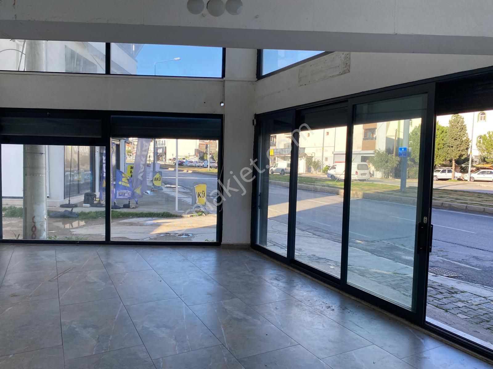 Çiğli Ata Sanayi'de Tabela Değeri Yüksek 3 Katlı Kiralık Dükkan - Görsel 8
