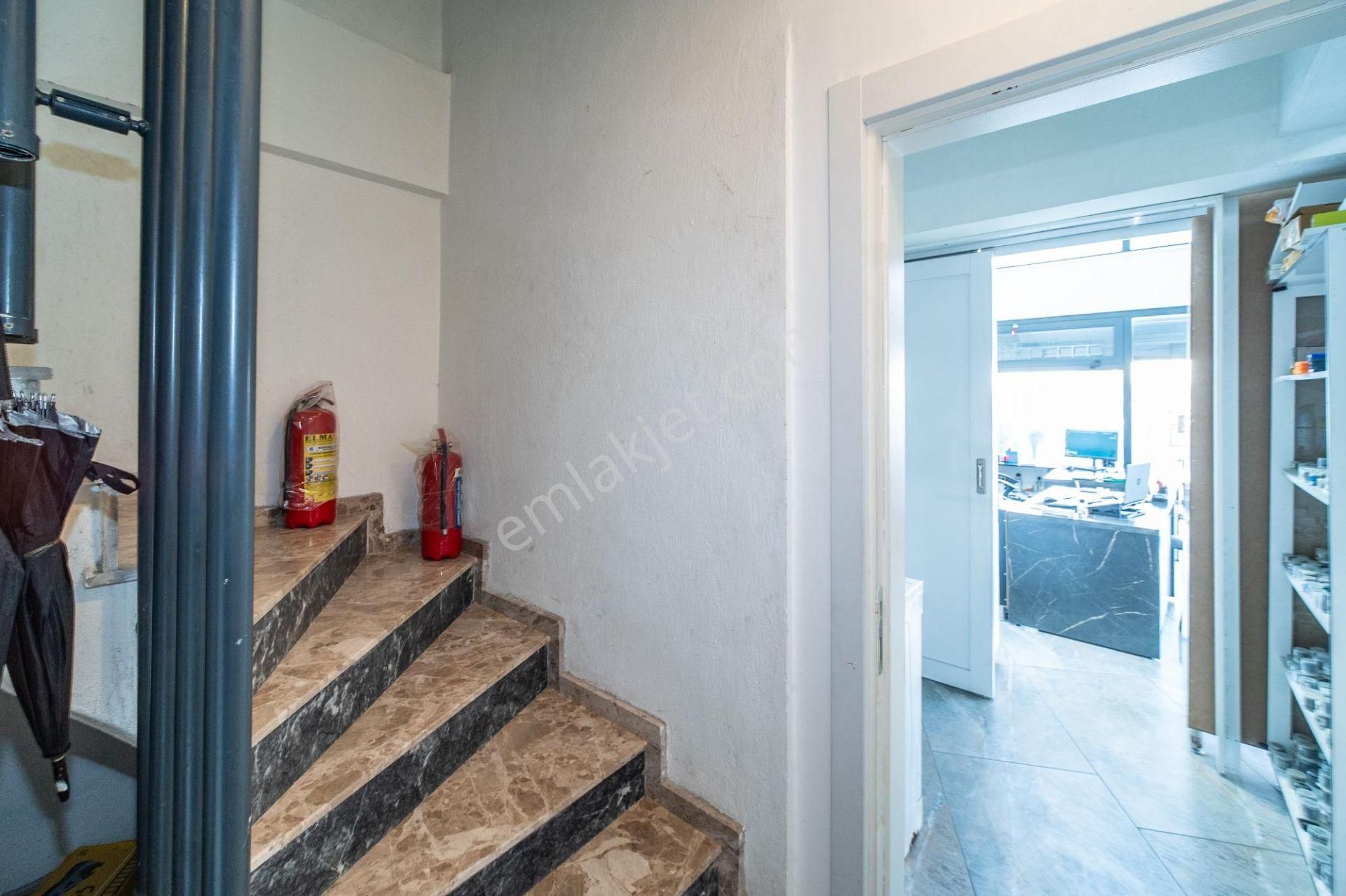 Çiğli Ata Sanayi'de Tabela Değeri Yüksek 3 Katlı Kiralık Dükkan - Görsel 15